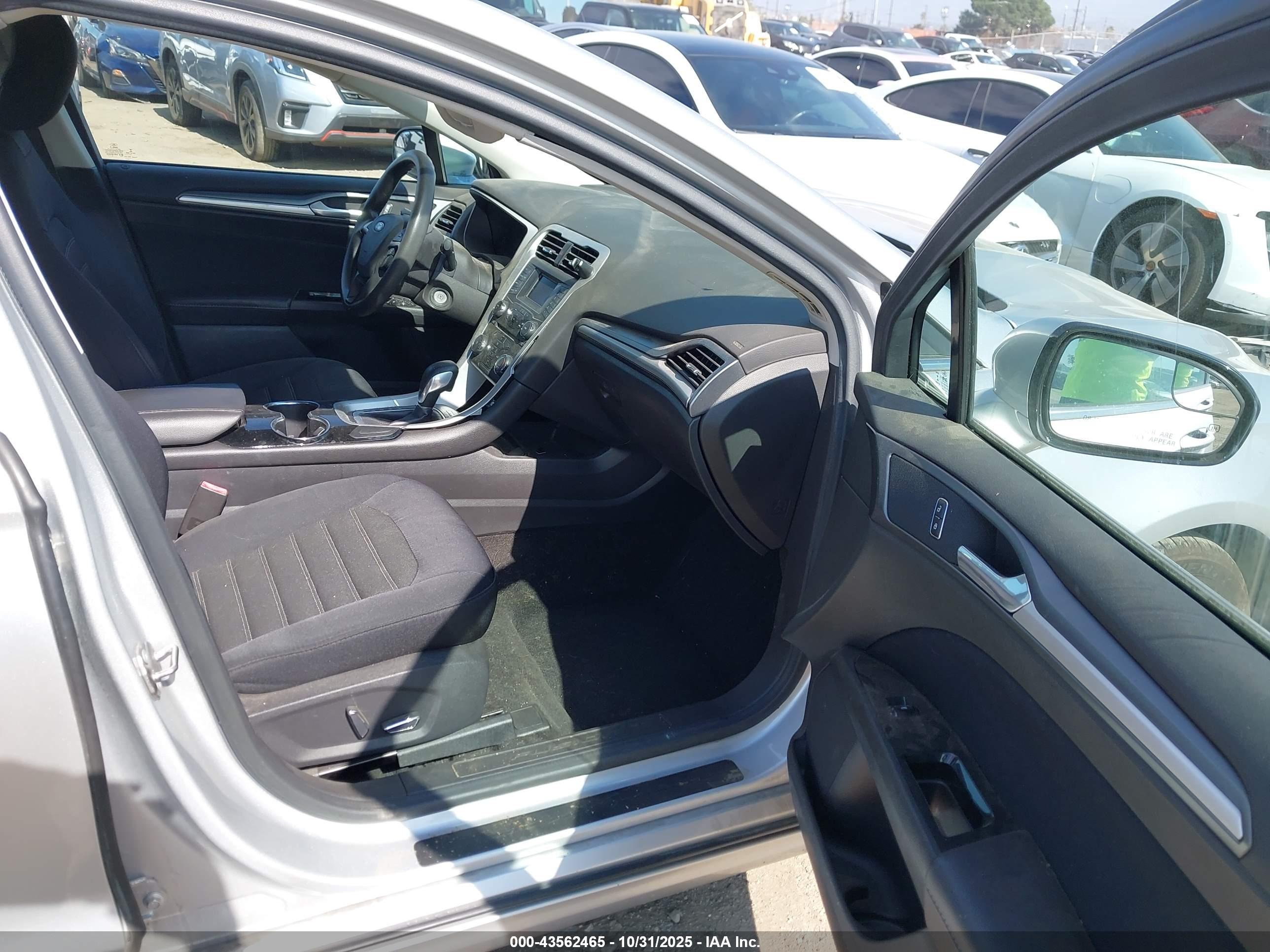 FORD FUSION image 5