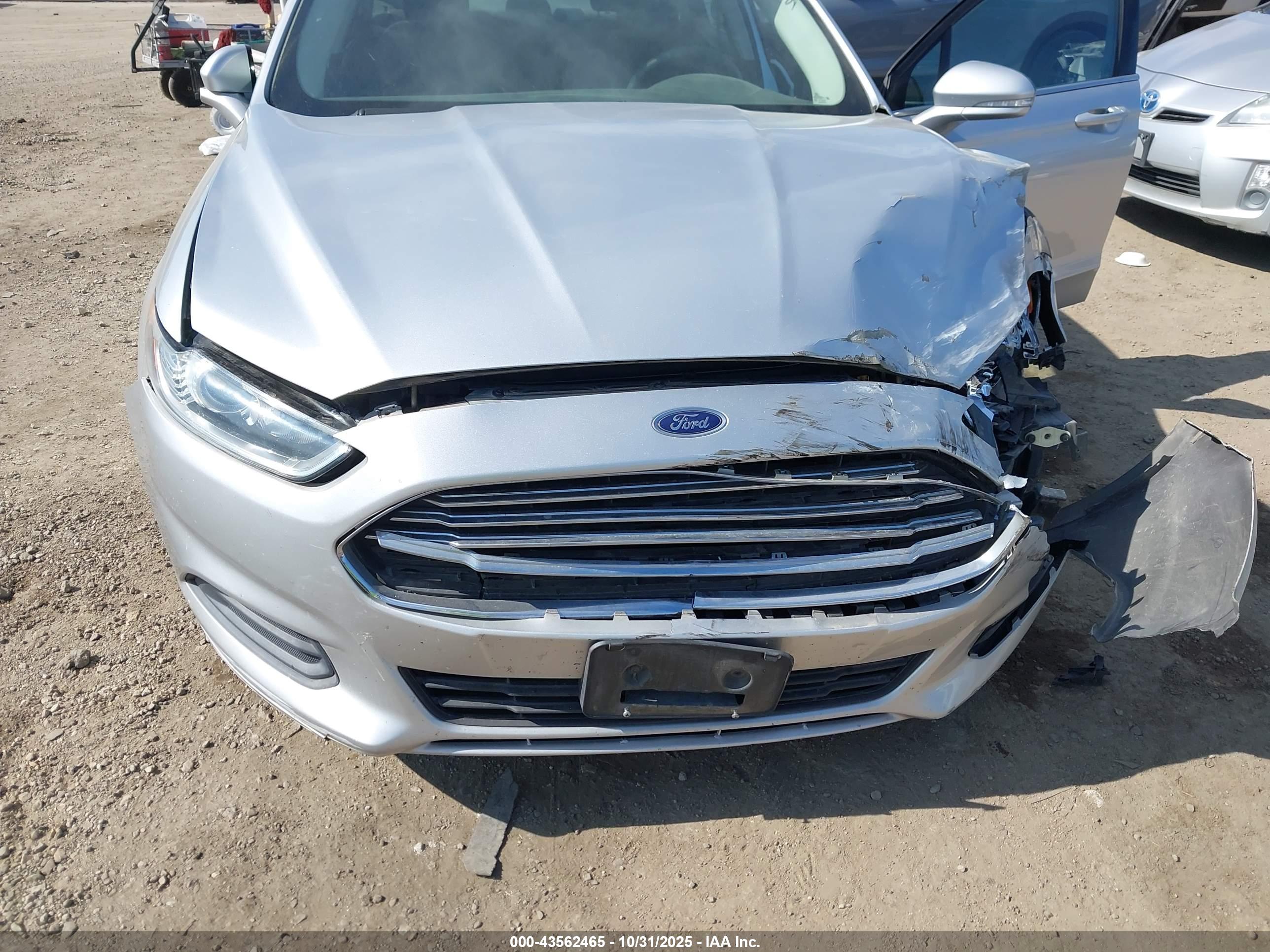 FORD FUSION image 6