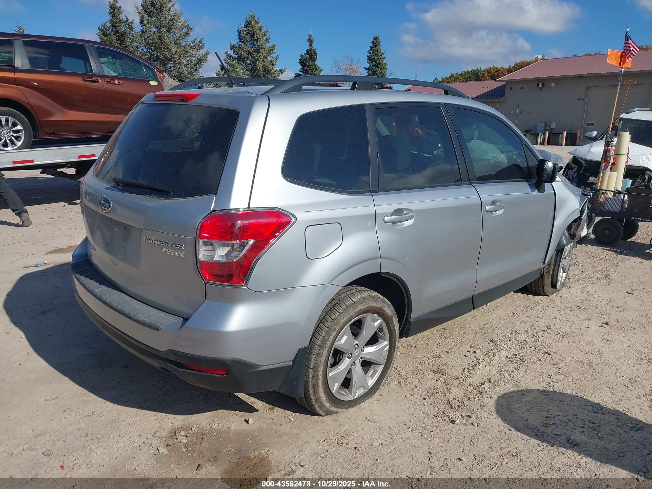 SUBARU FORESTER image 4