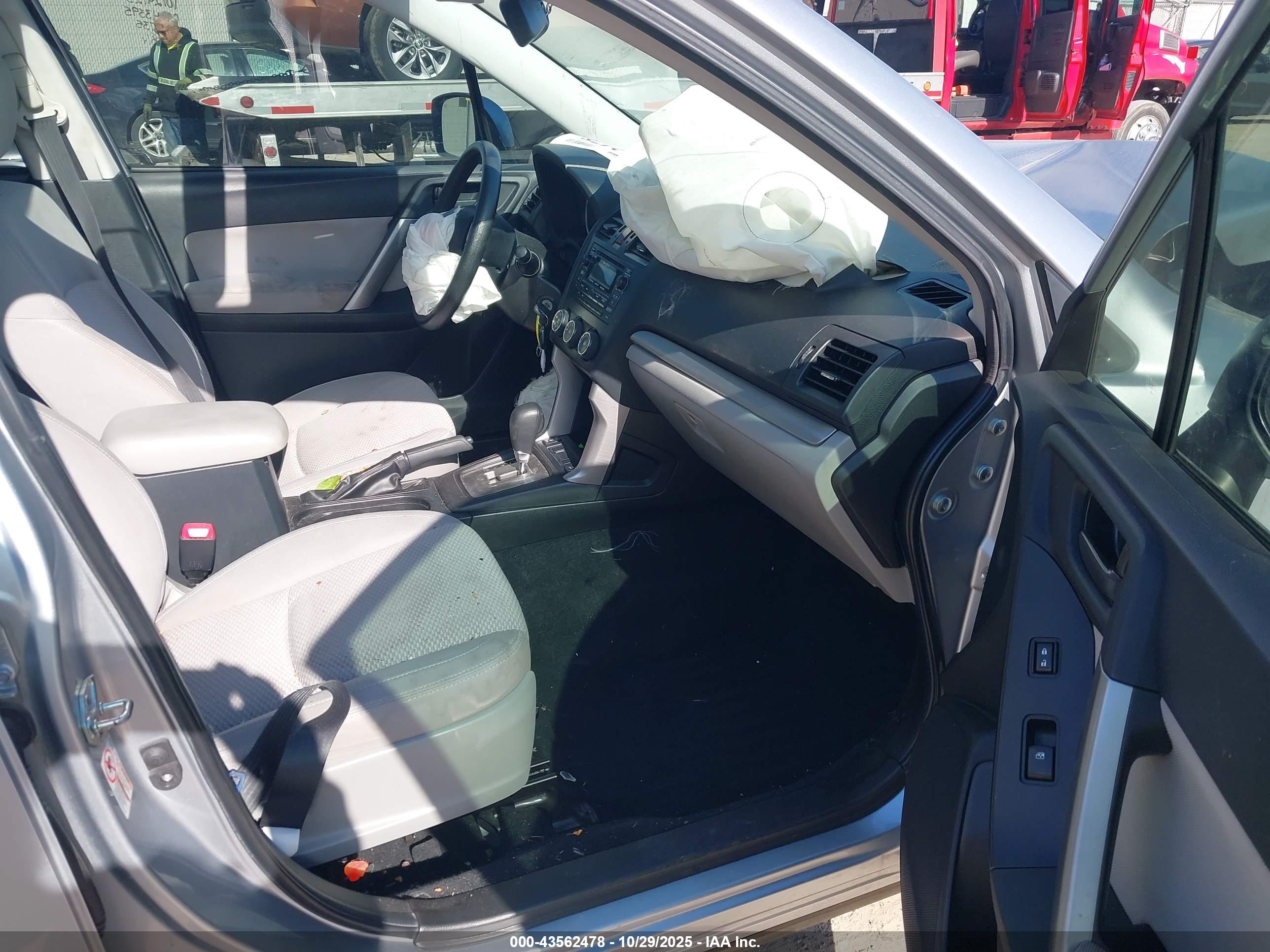 SUBARU FORESTER image 5