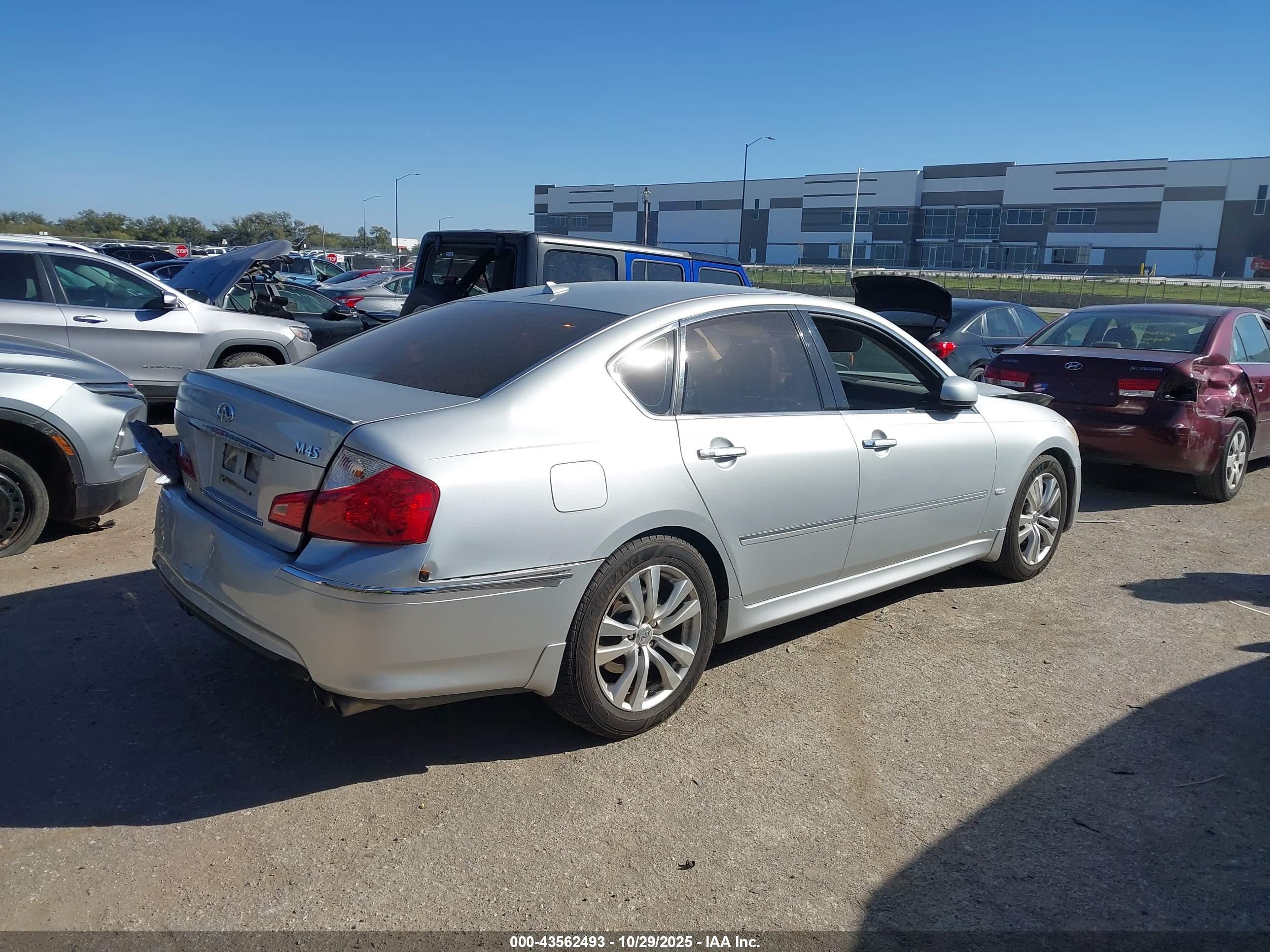 INFINITI M45 image 4