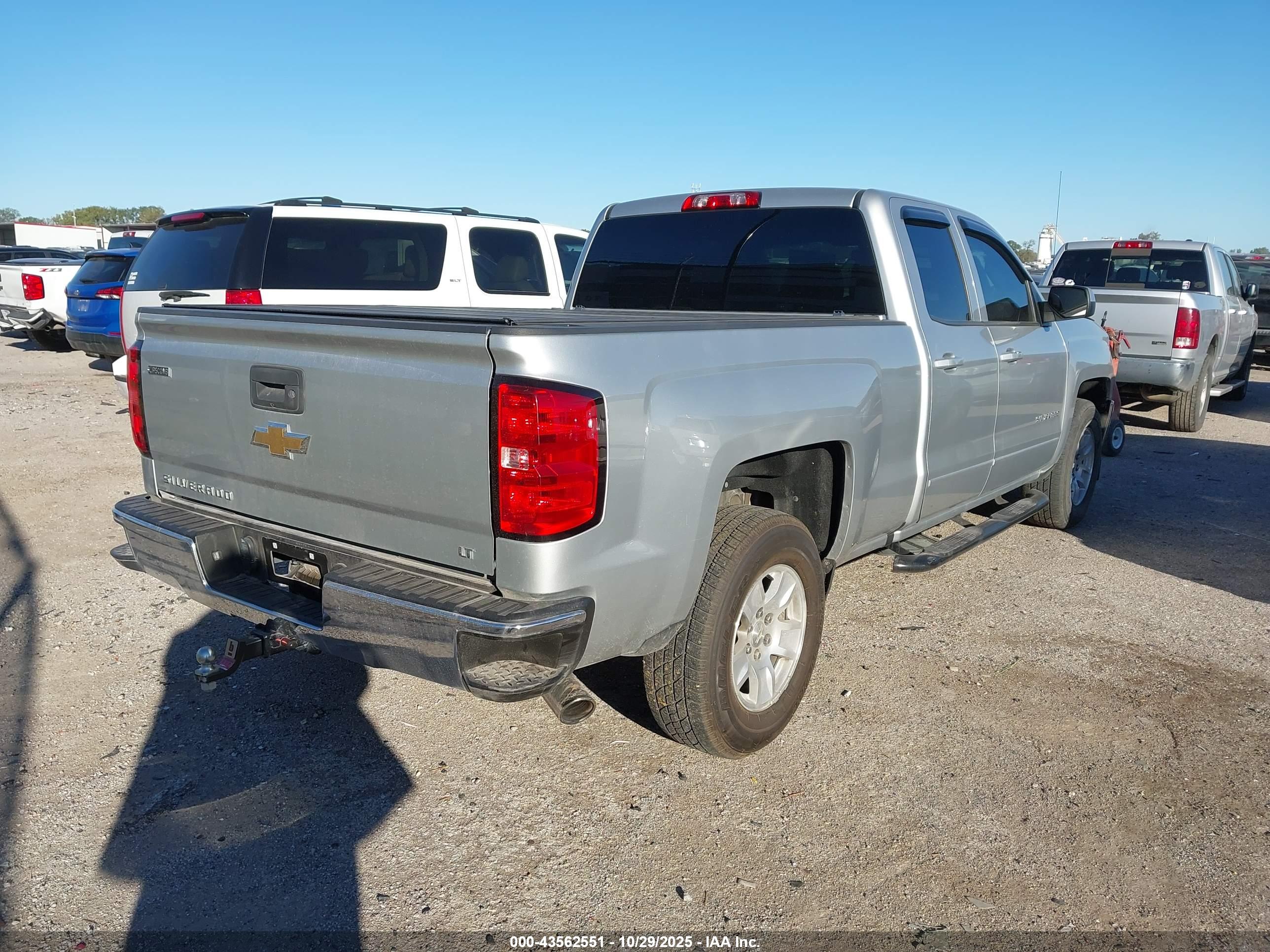CHEVROLET SILVERADO image 4