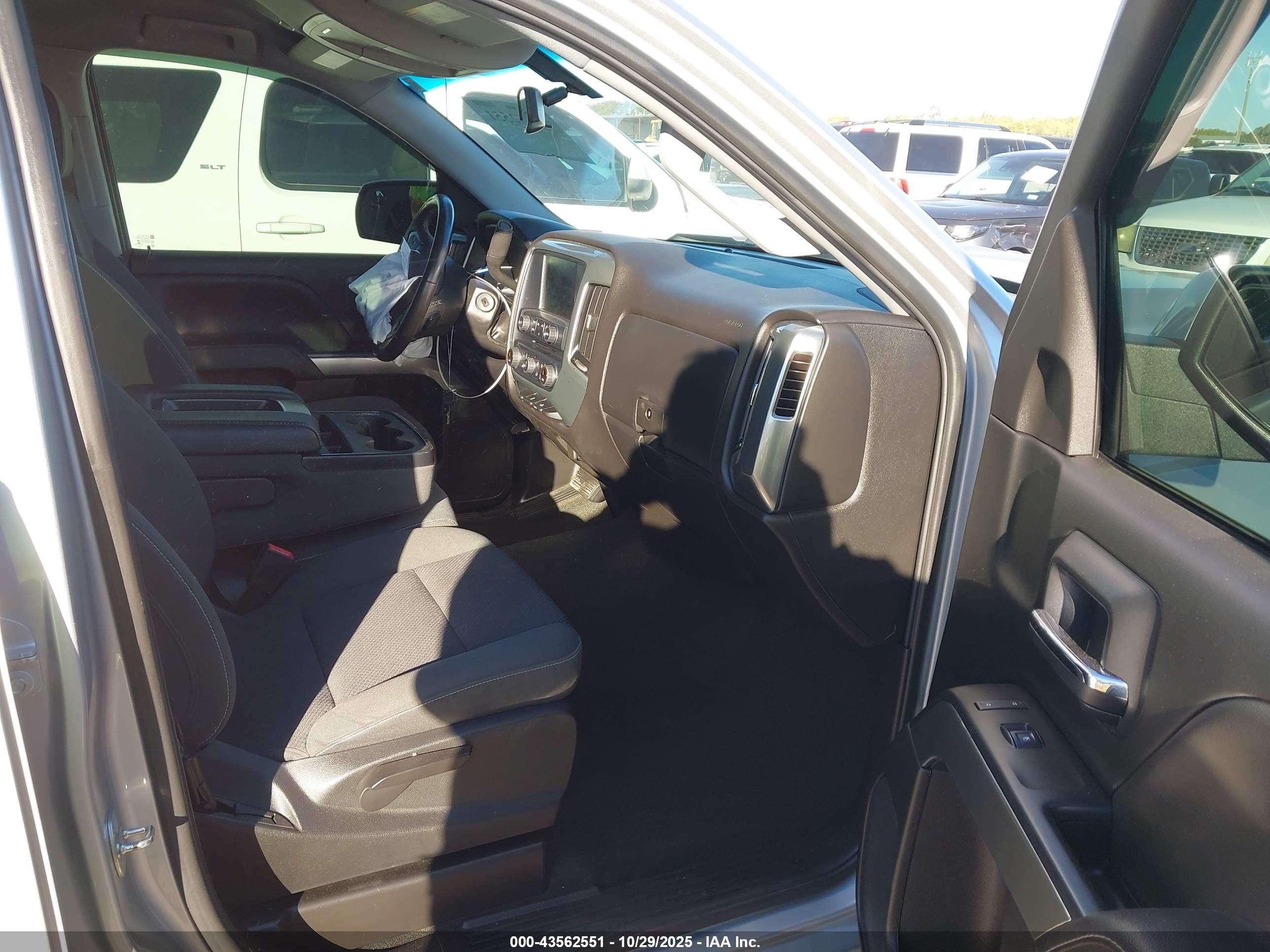 CHEVROLET SILVERADO image 5