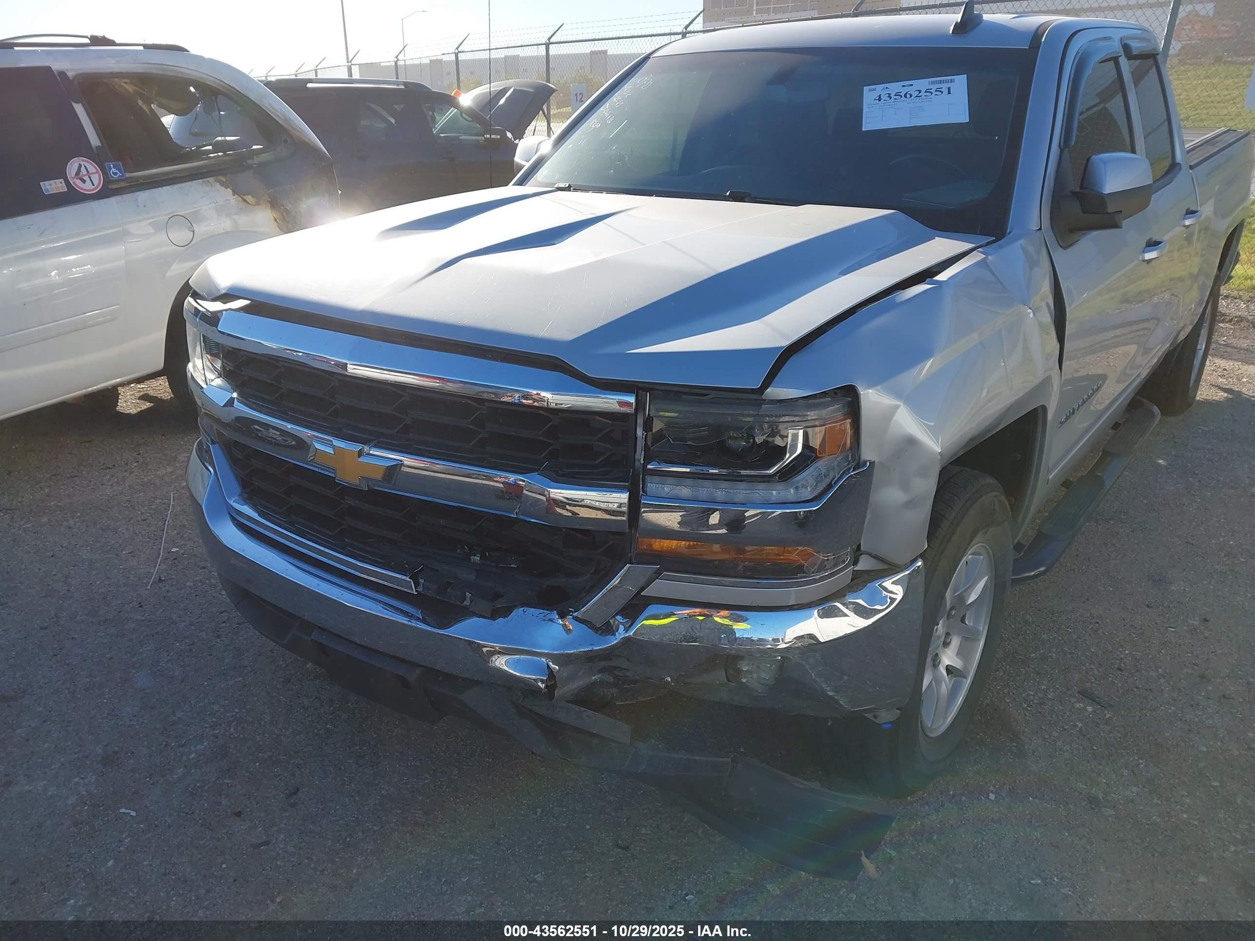 CHEVROLET SILVERADO image 6