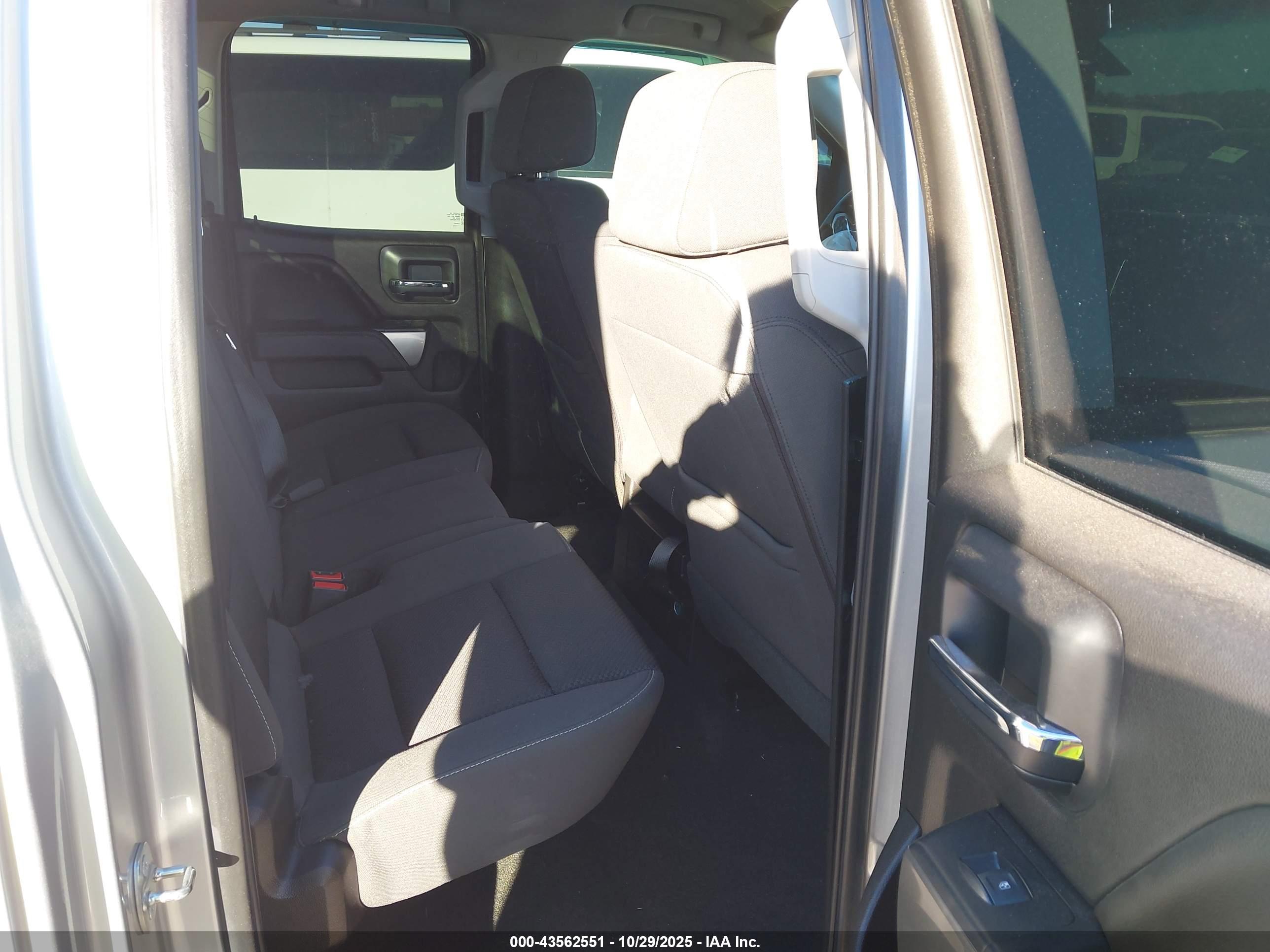 CHEVROLET SILVERADO image 8