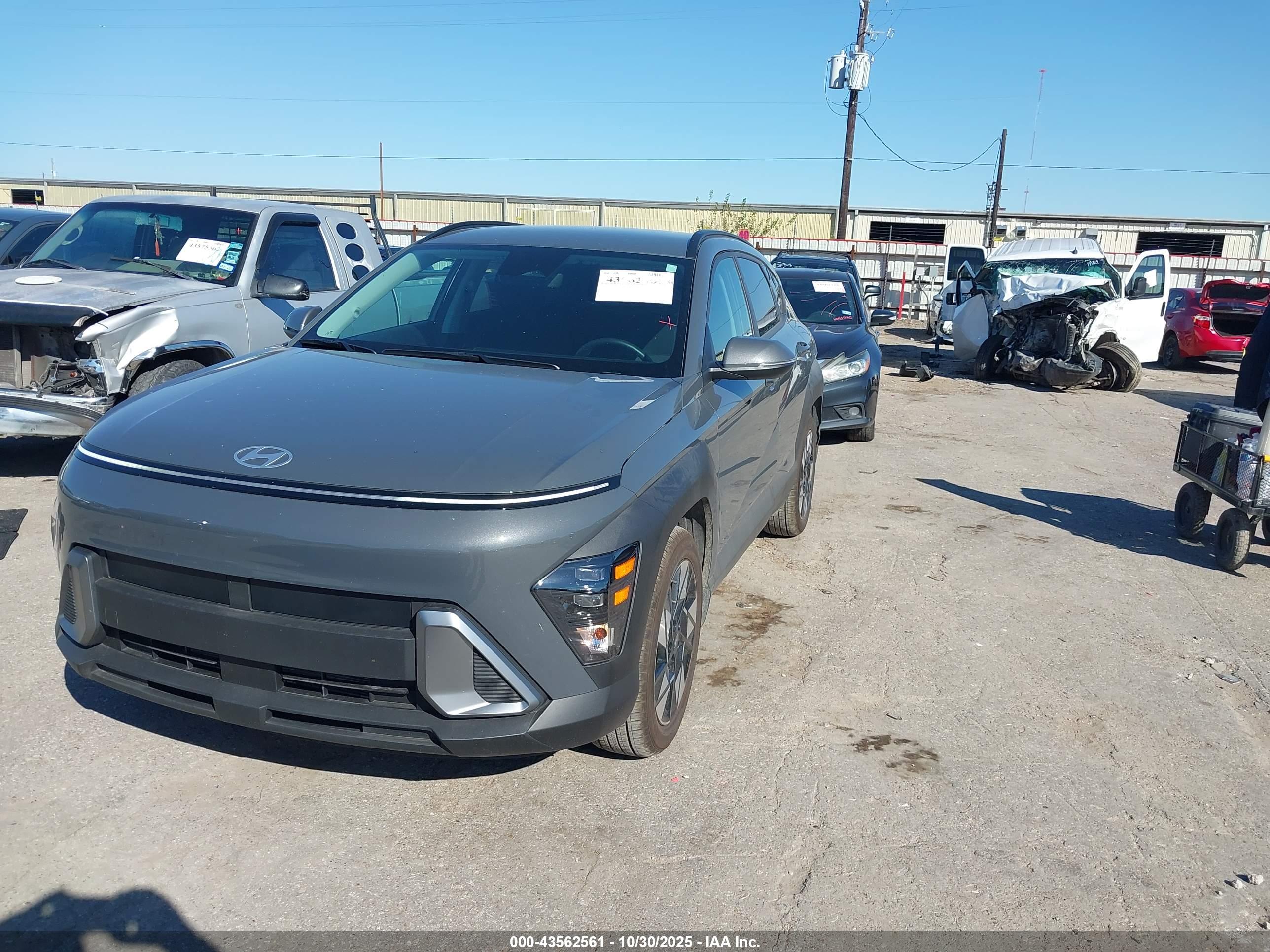 HYUNDAI KONA image 2