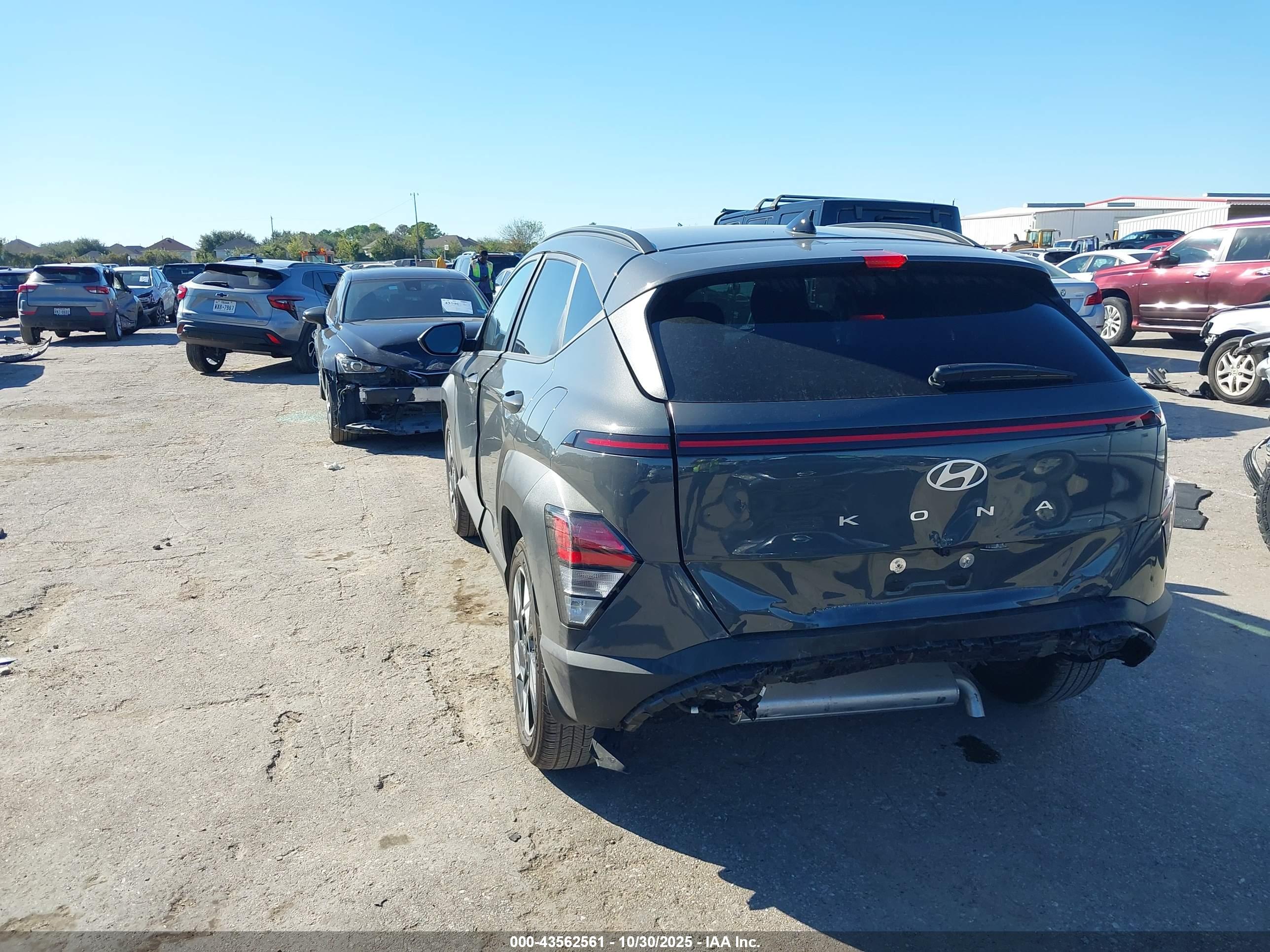 HYUNDAI KONA image 3