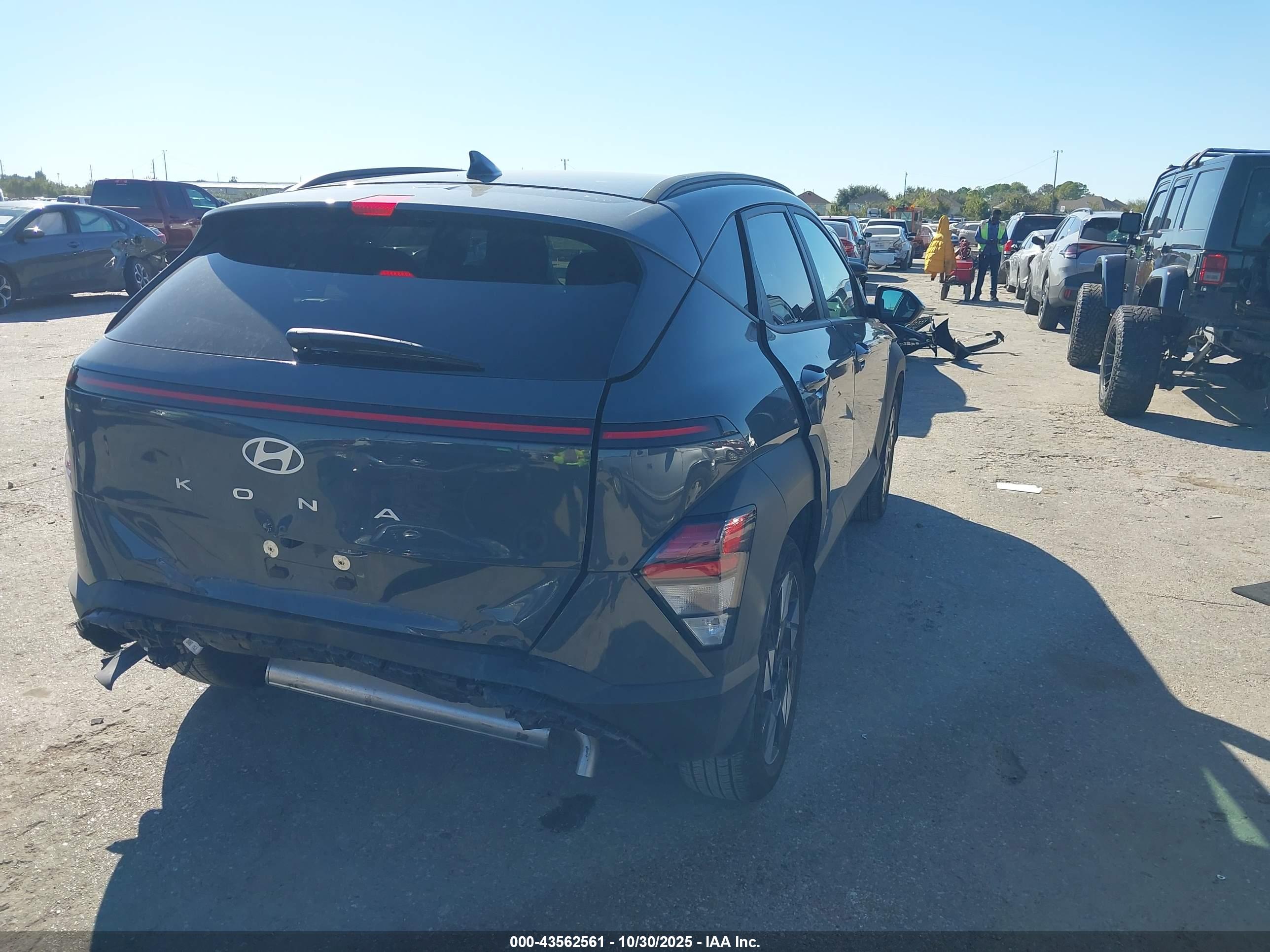 HYUNDAI KONA image 4