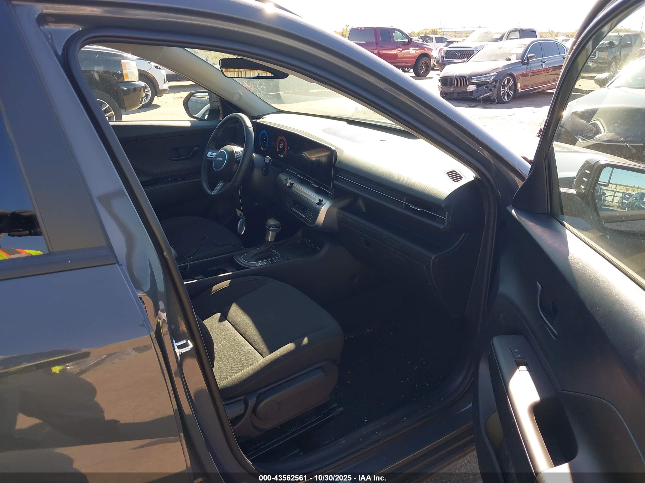 HYUNDAI KONA image 5