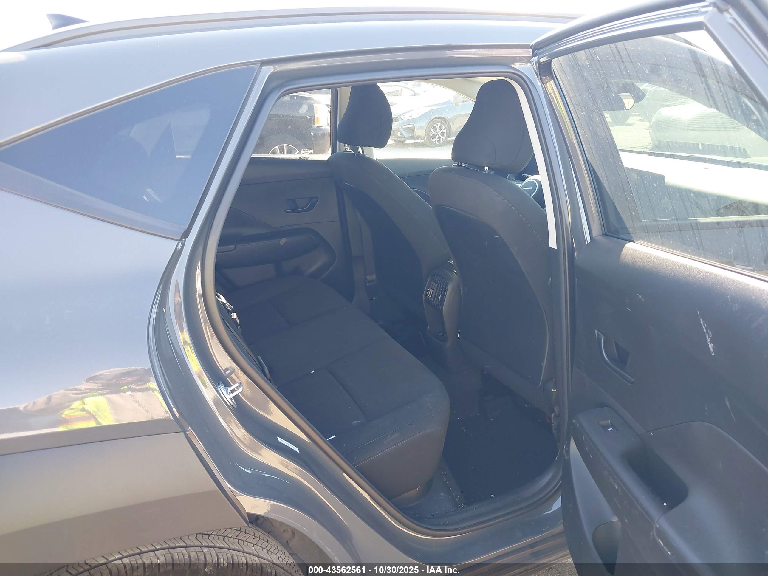 HYUNDAI KONA image 8
