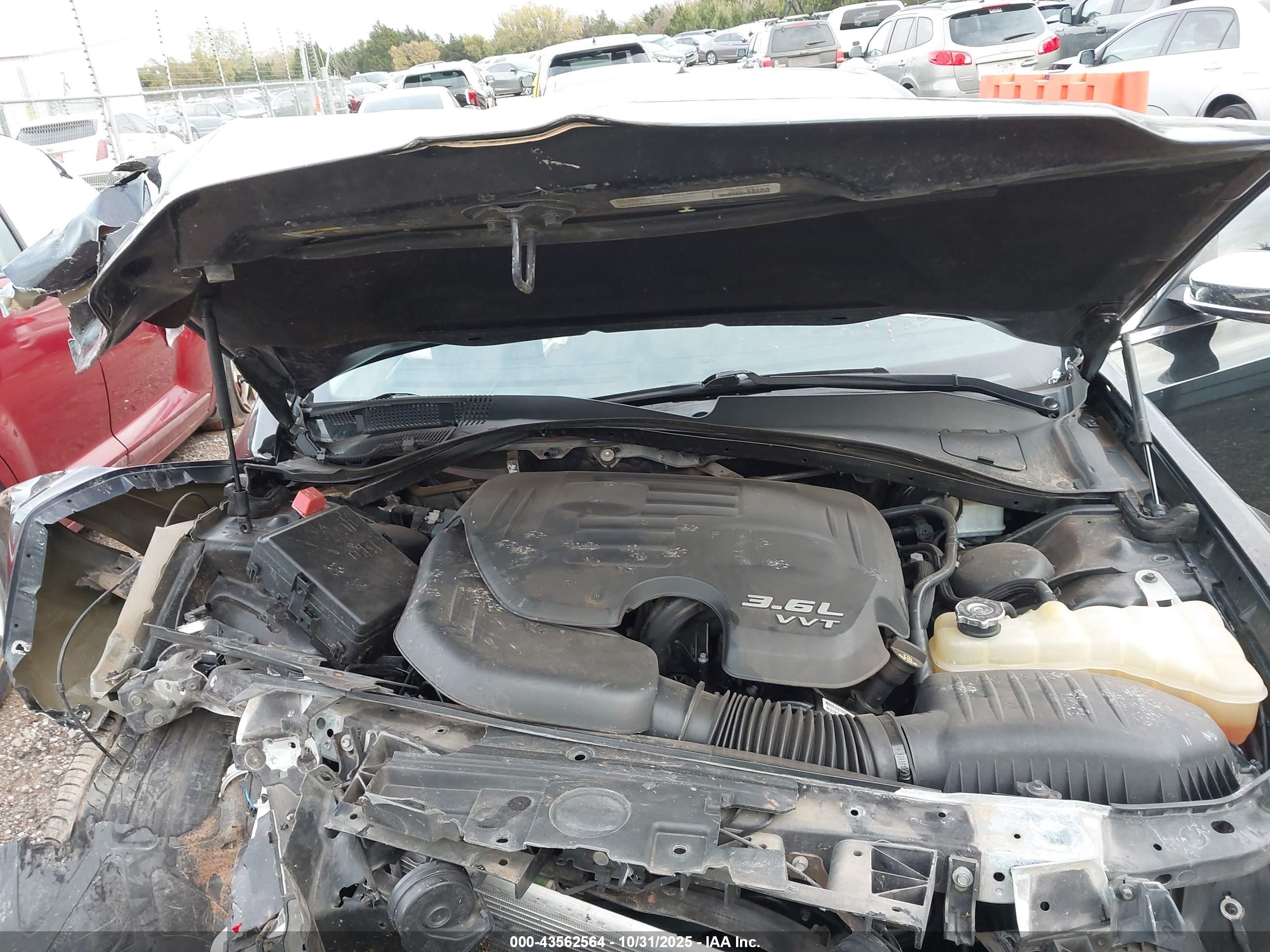 CHRYSLER 300 image 10