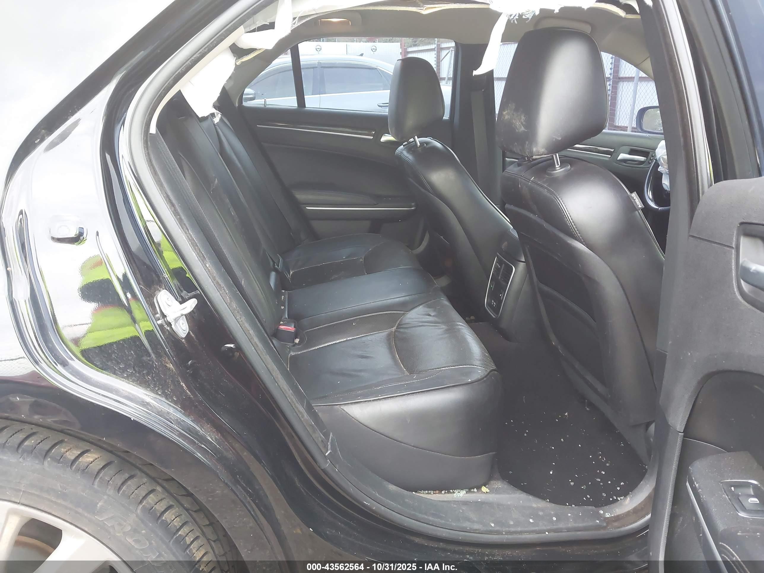 CHRYSLER 300 image 8