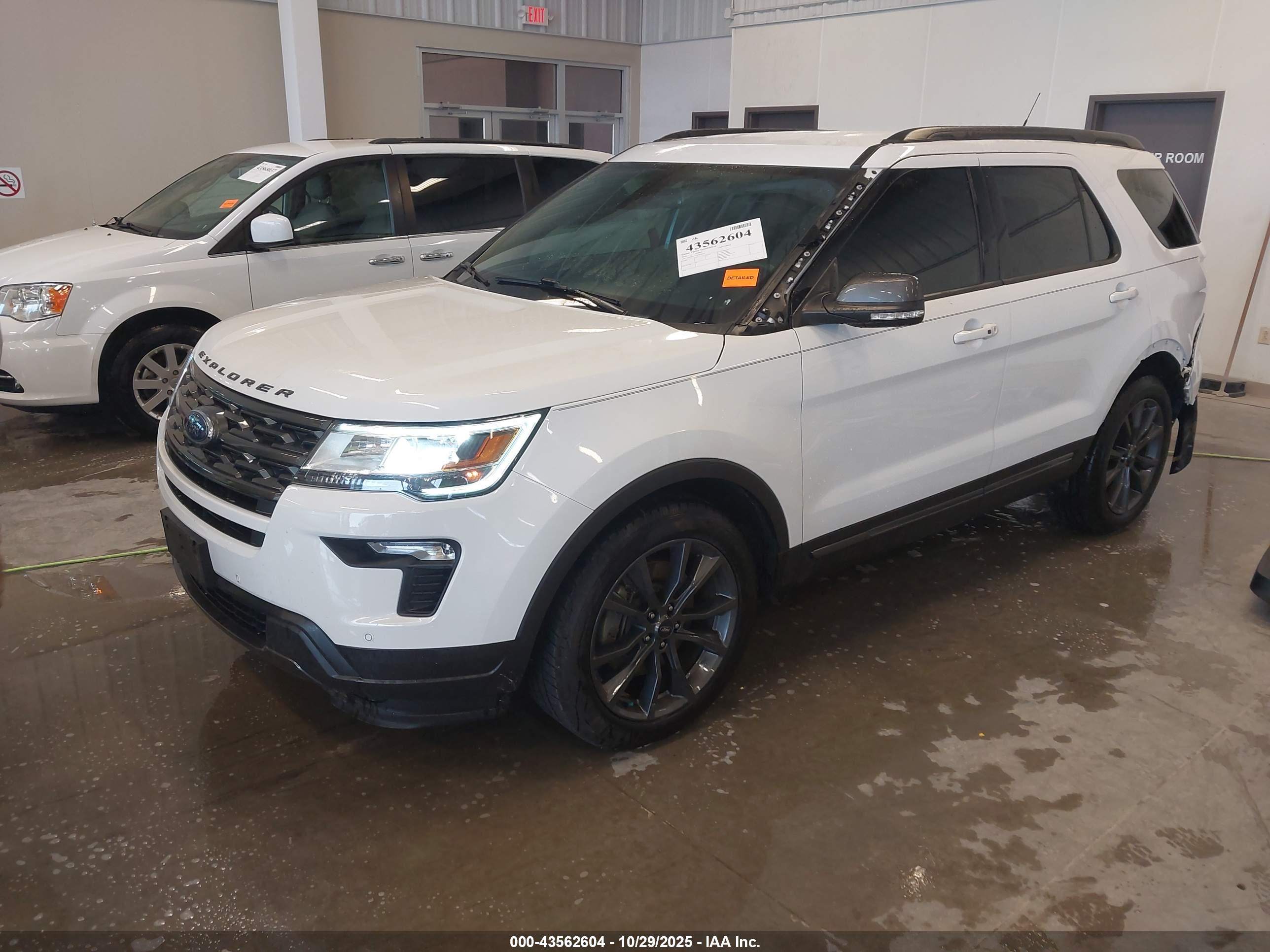 FORD EXPLORER image 2