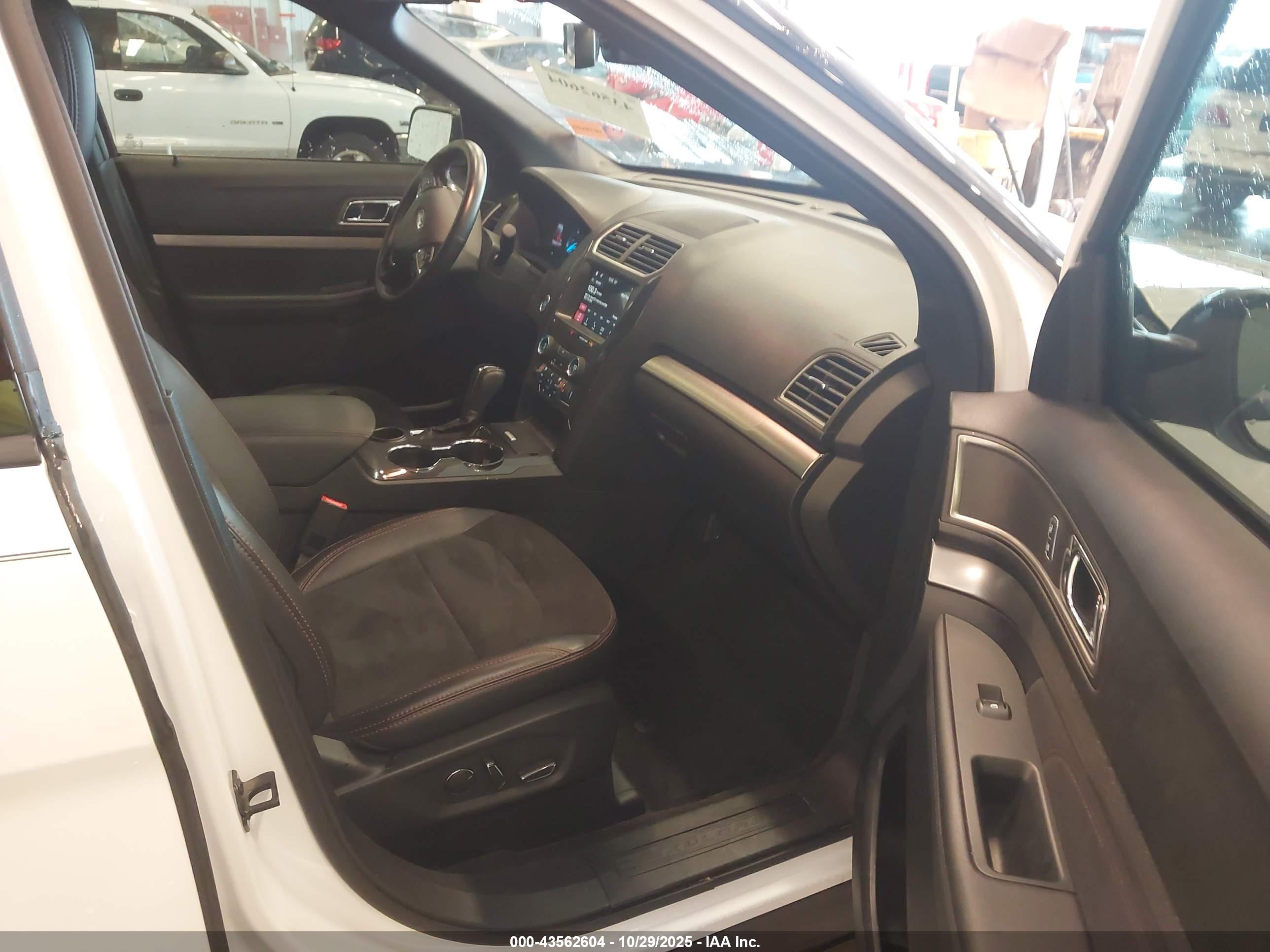 FORD EXPLORER image 5
