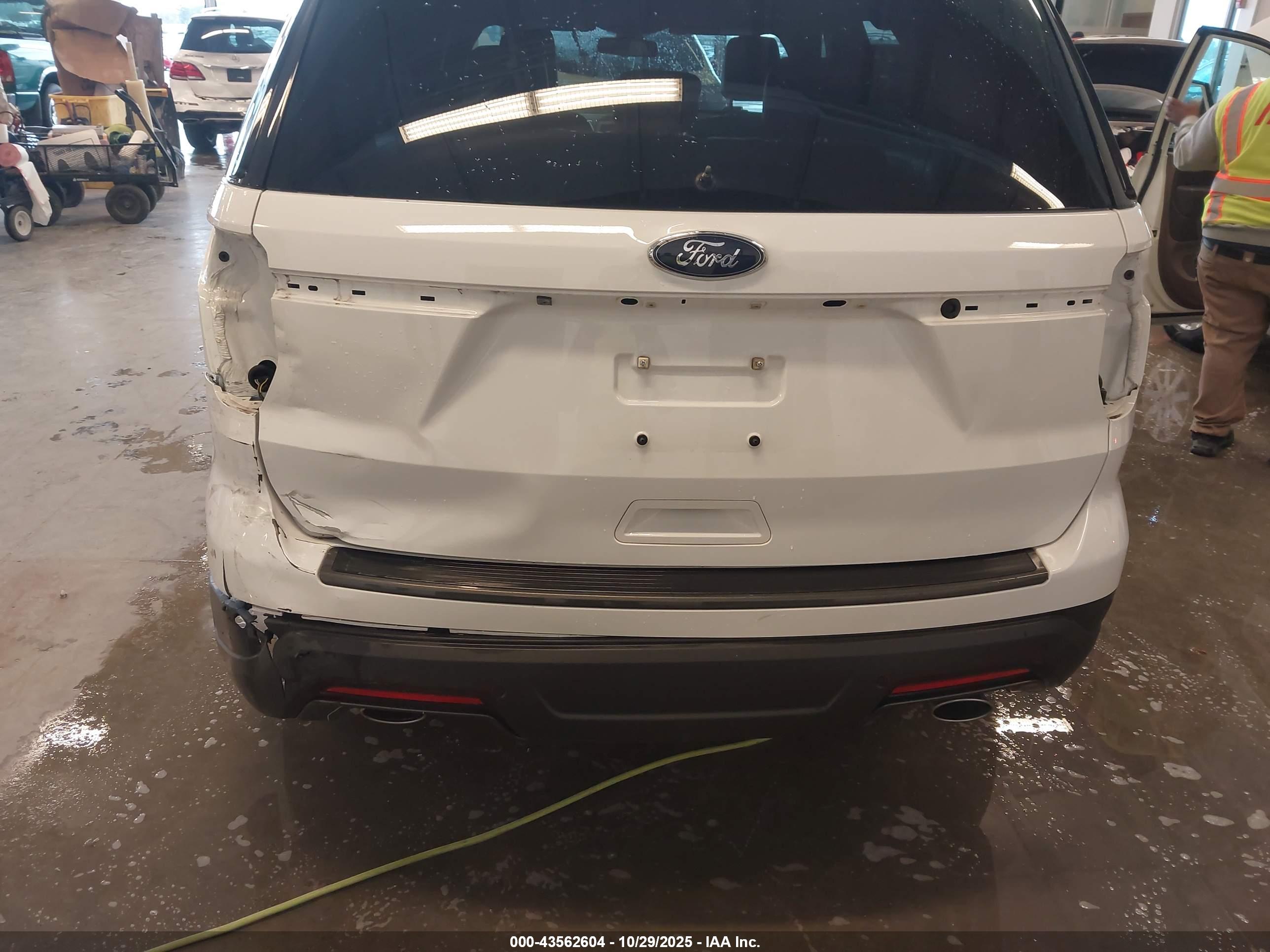 FORD EXPLORER image 6