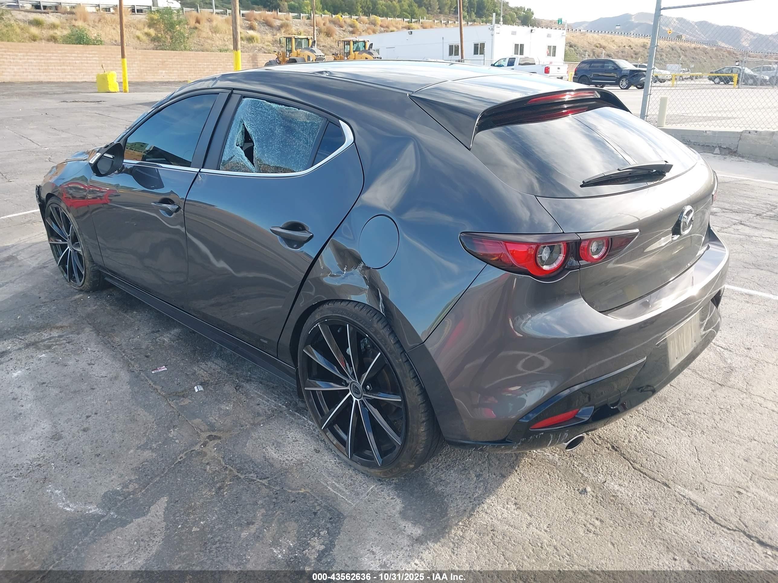MAZDA MAZDA3 image 3
