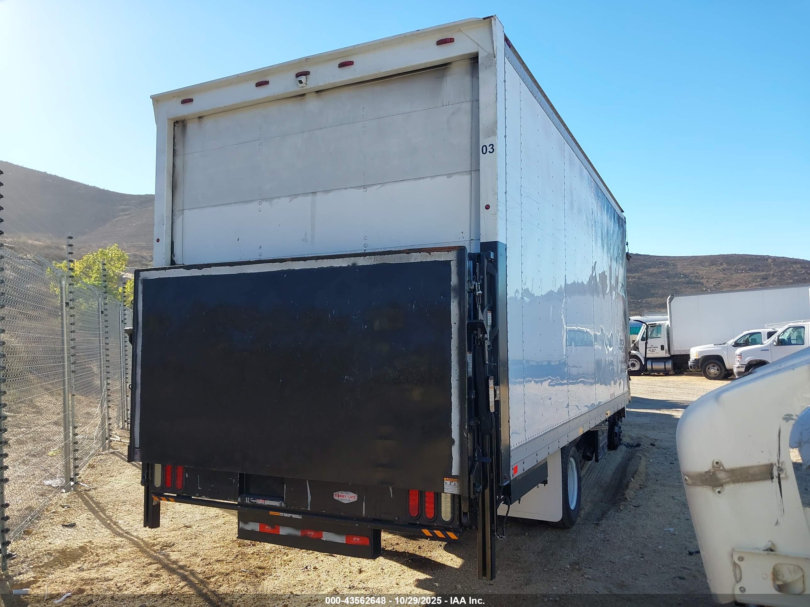 ISUZU NPR image 4