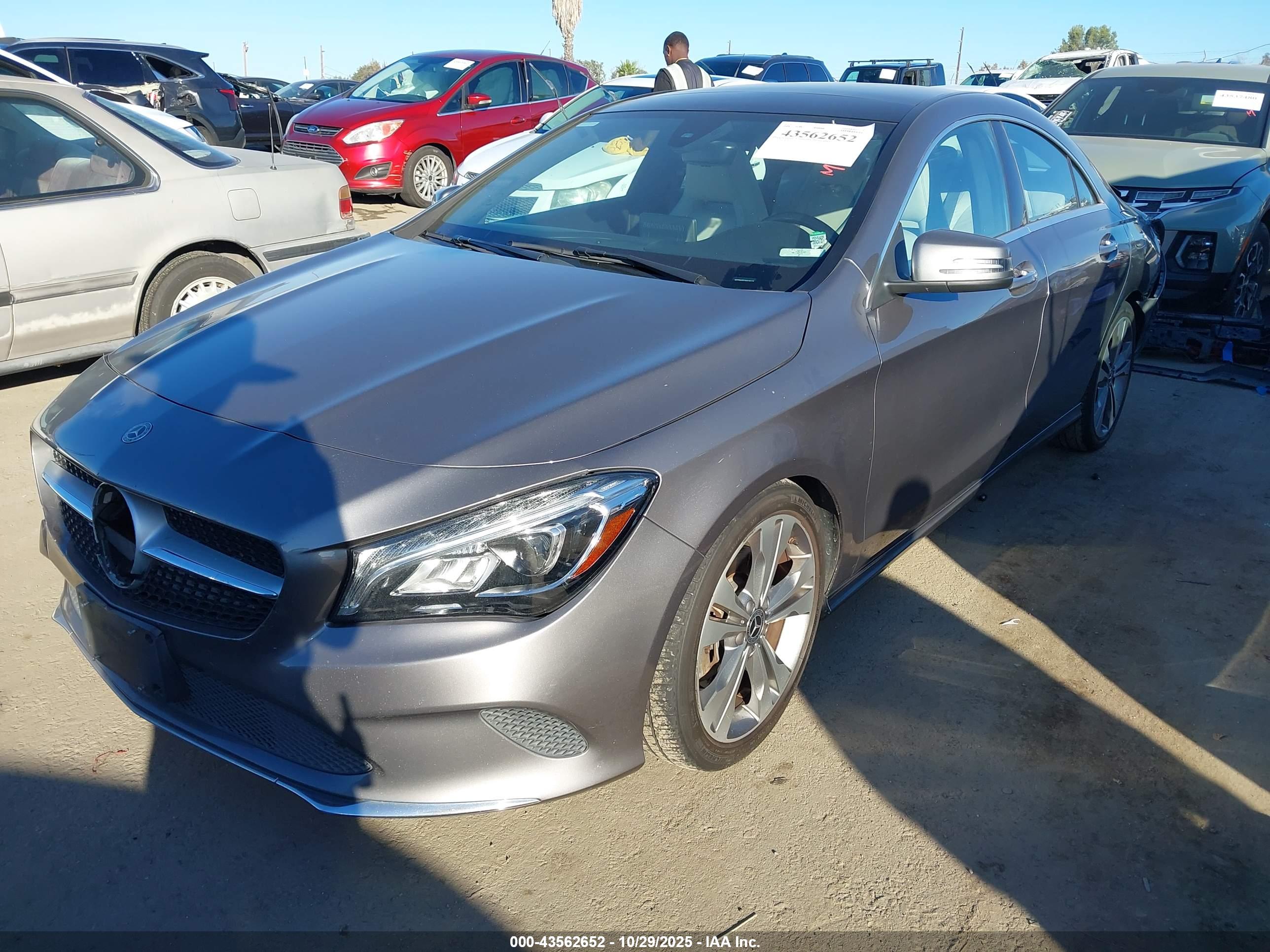 MERCEDES-BENZ CLA image 2