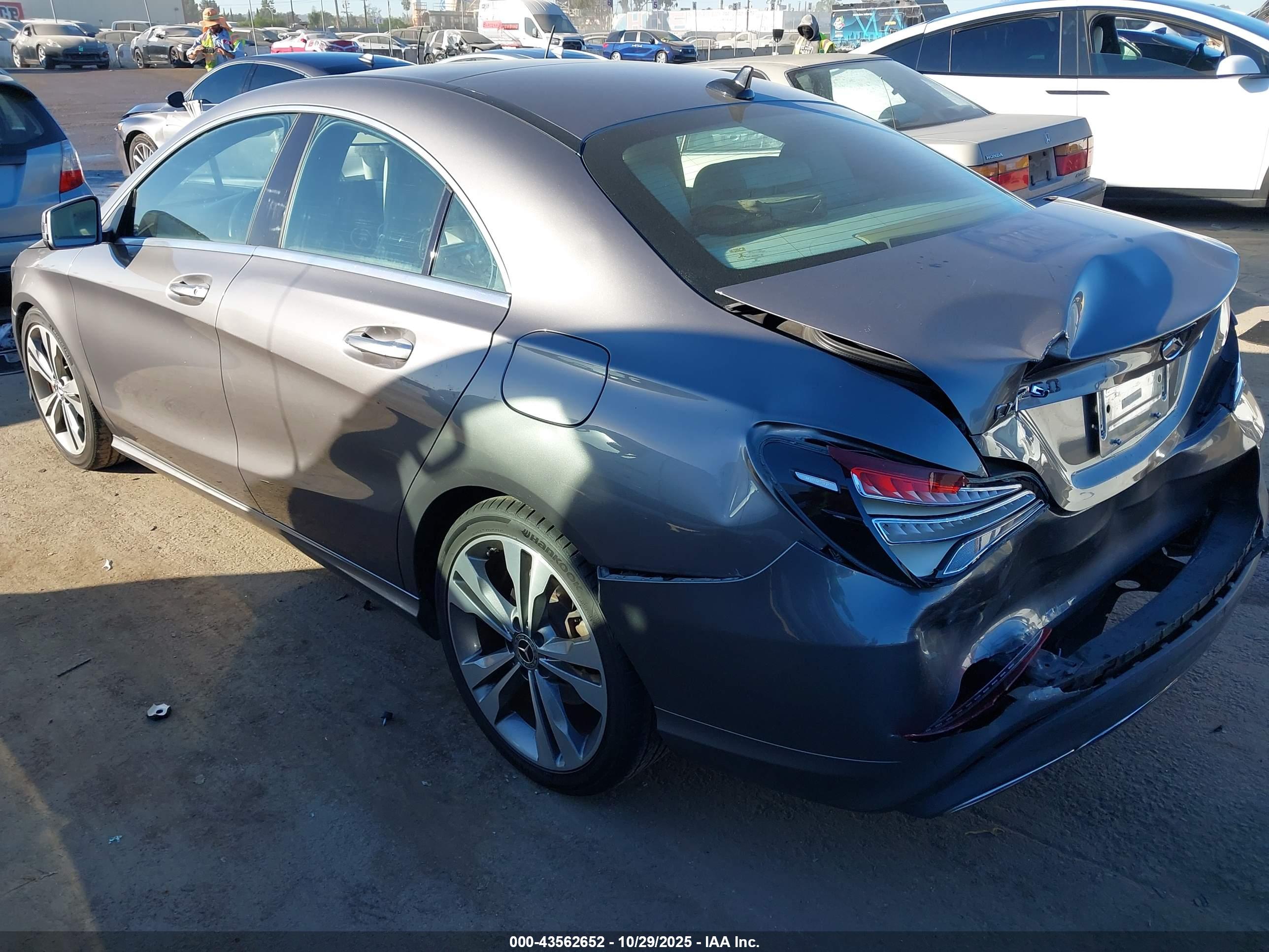 MERCEDES-BENZ CLA image 3