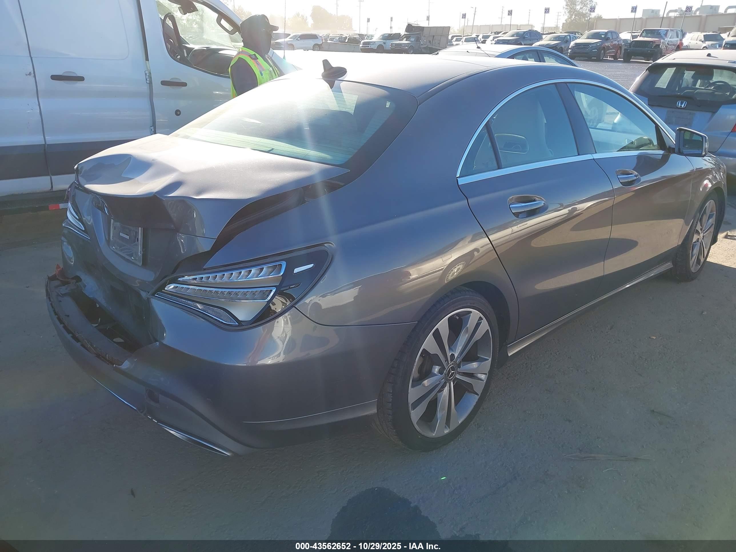 MERCEDES-BENZ CLA image 4