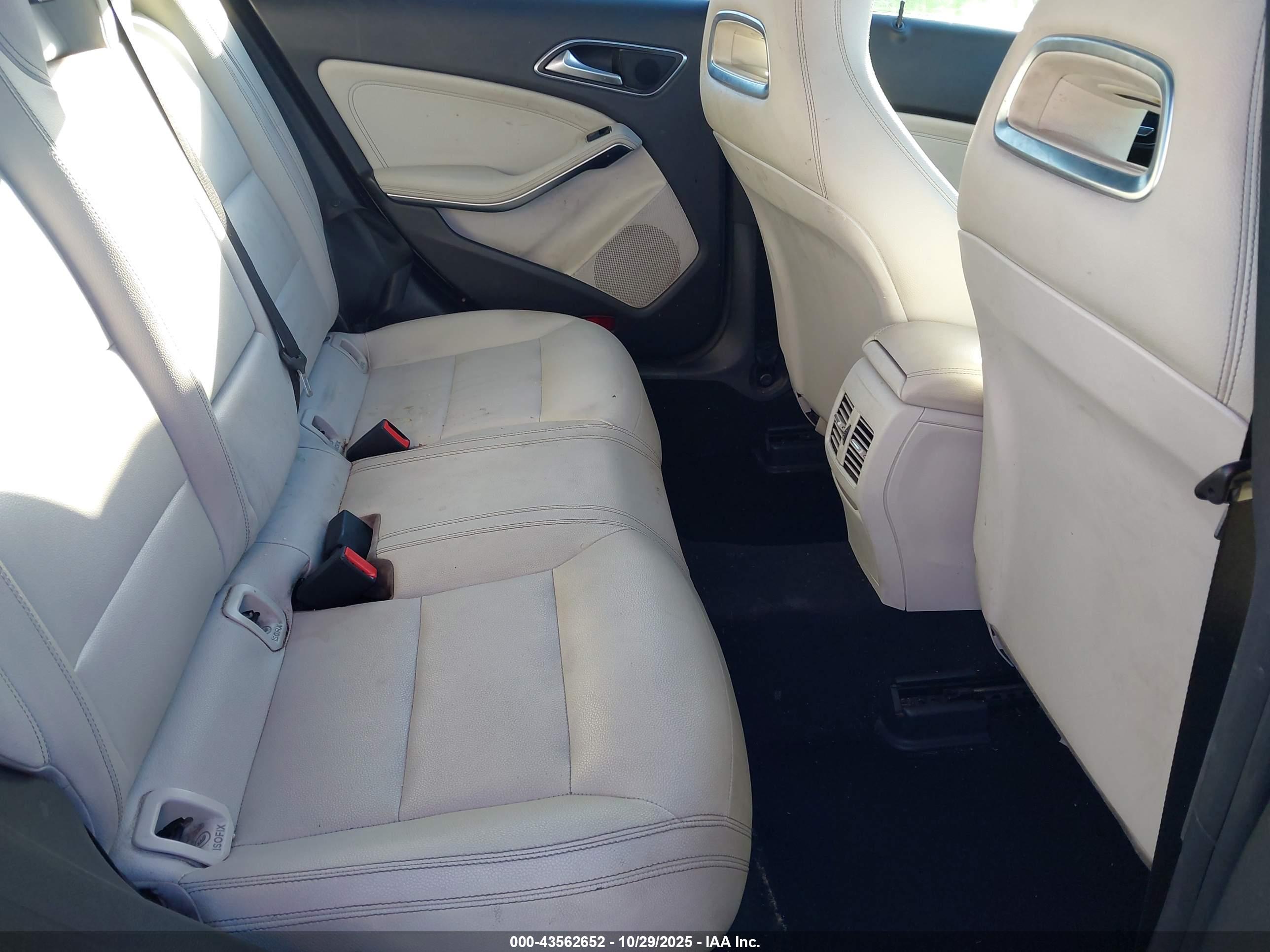 MERCEDES-BENZ CLA image 8