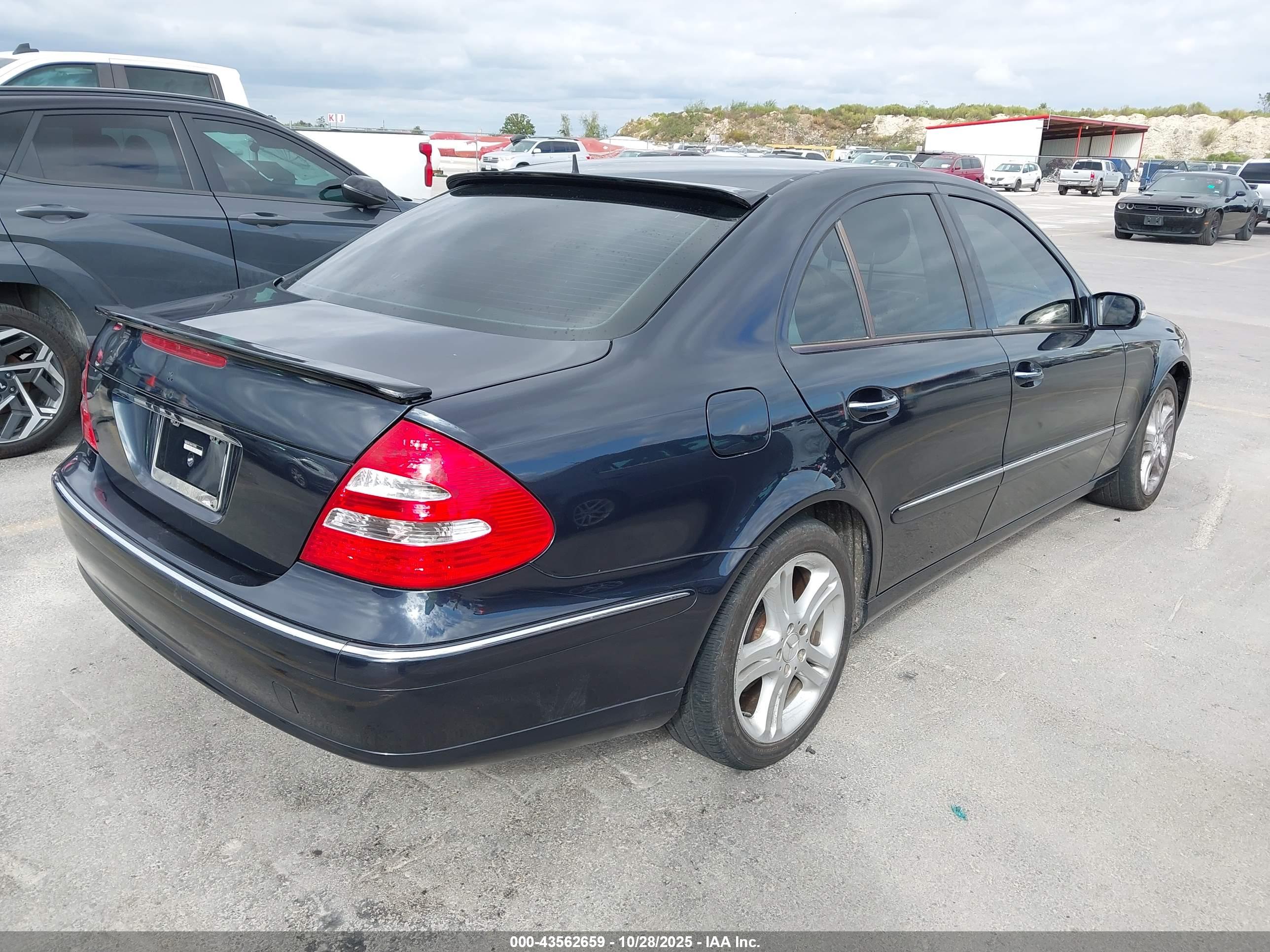 MERCEDES-BENZ E image 4
