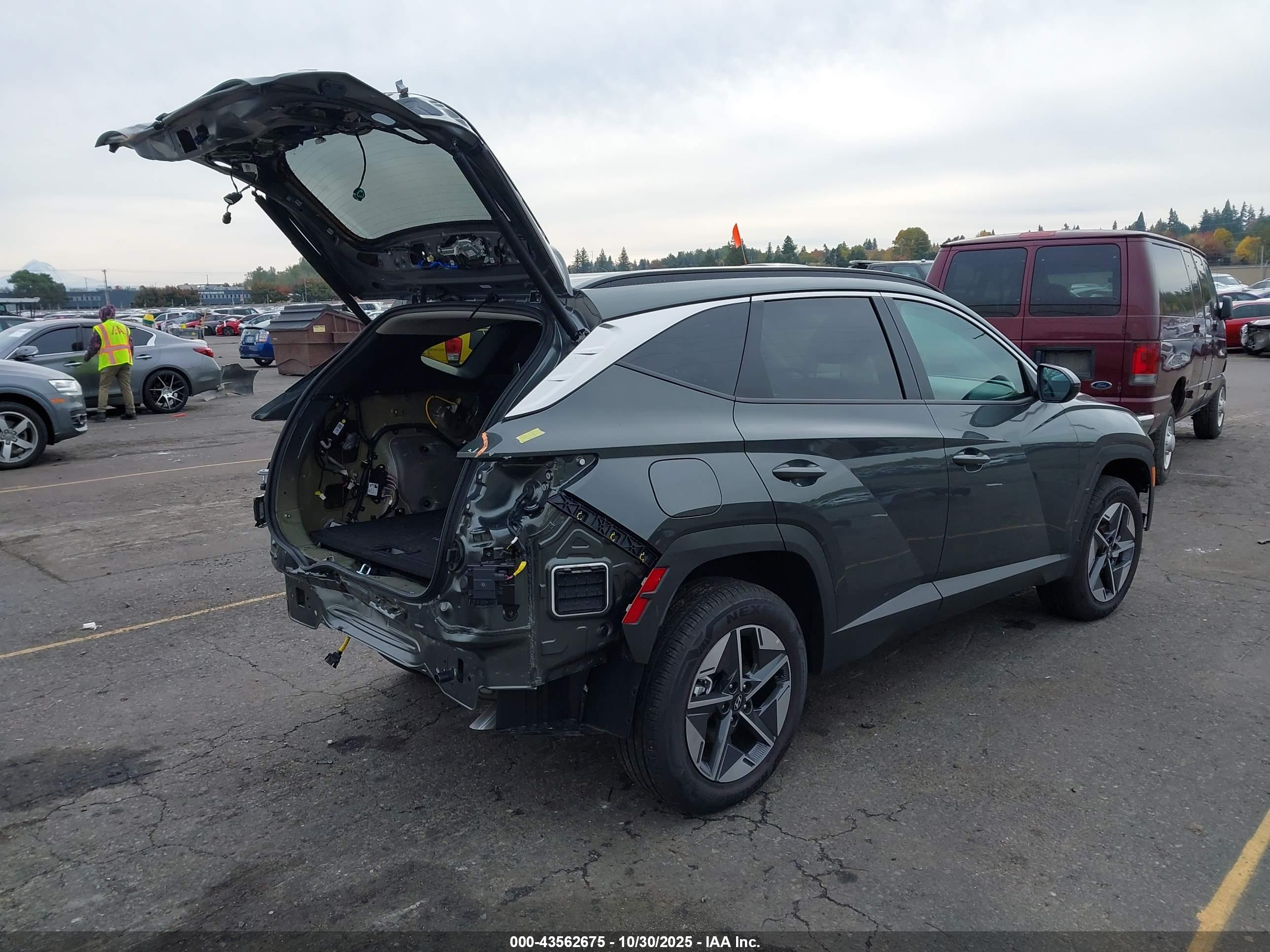 HYUNDAI TUCSON image 4