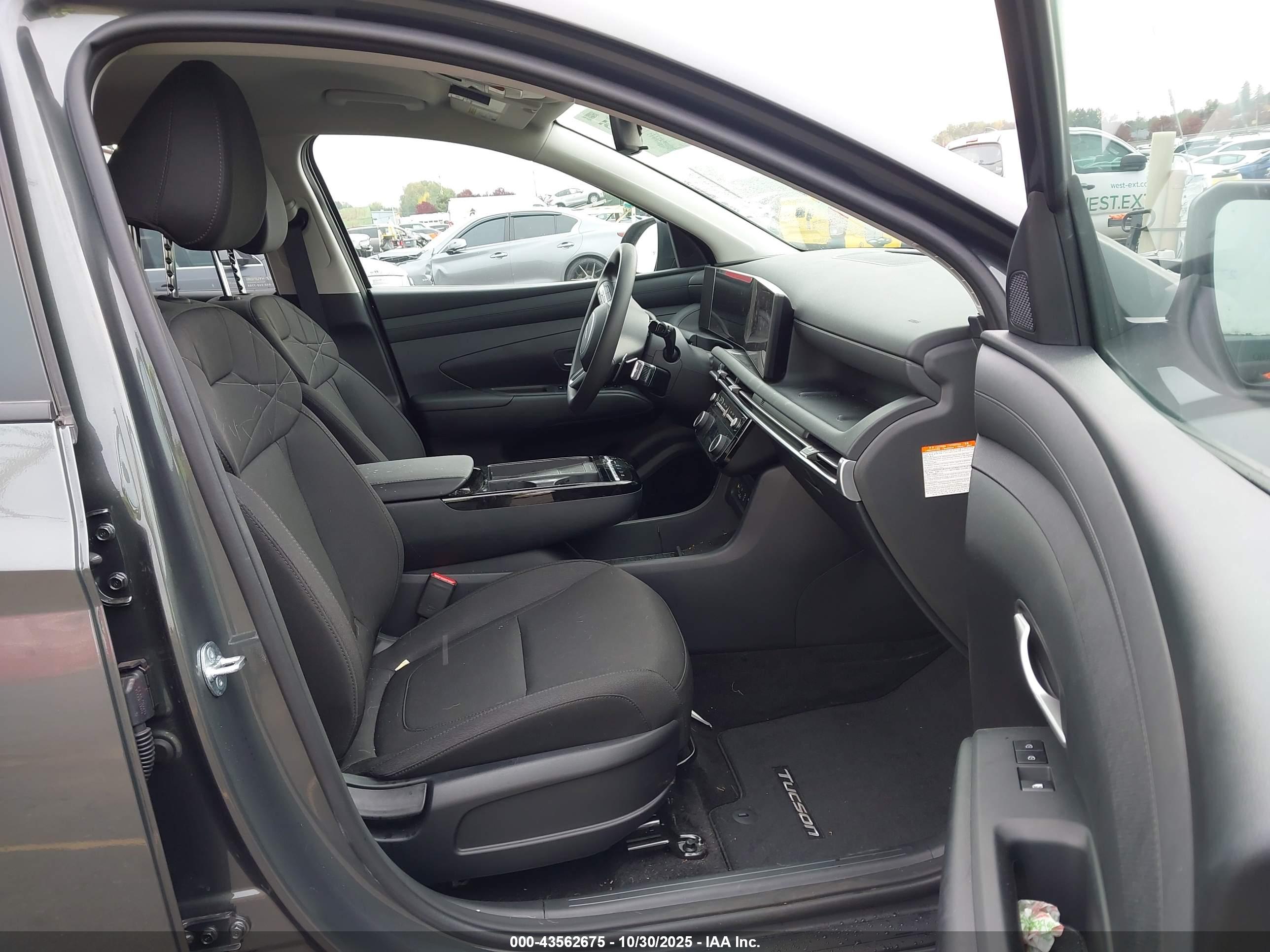 HYUNDAI TUCSON image 5