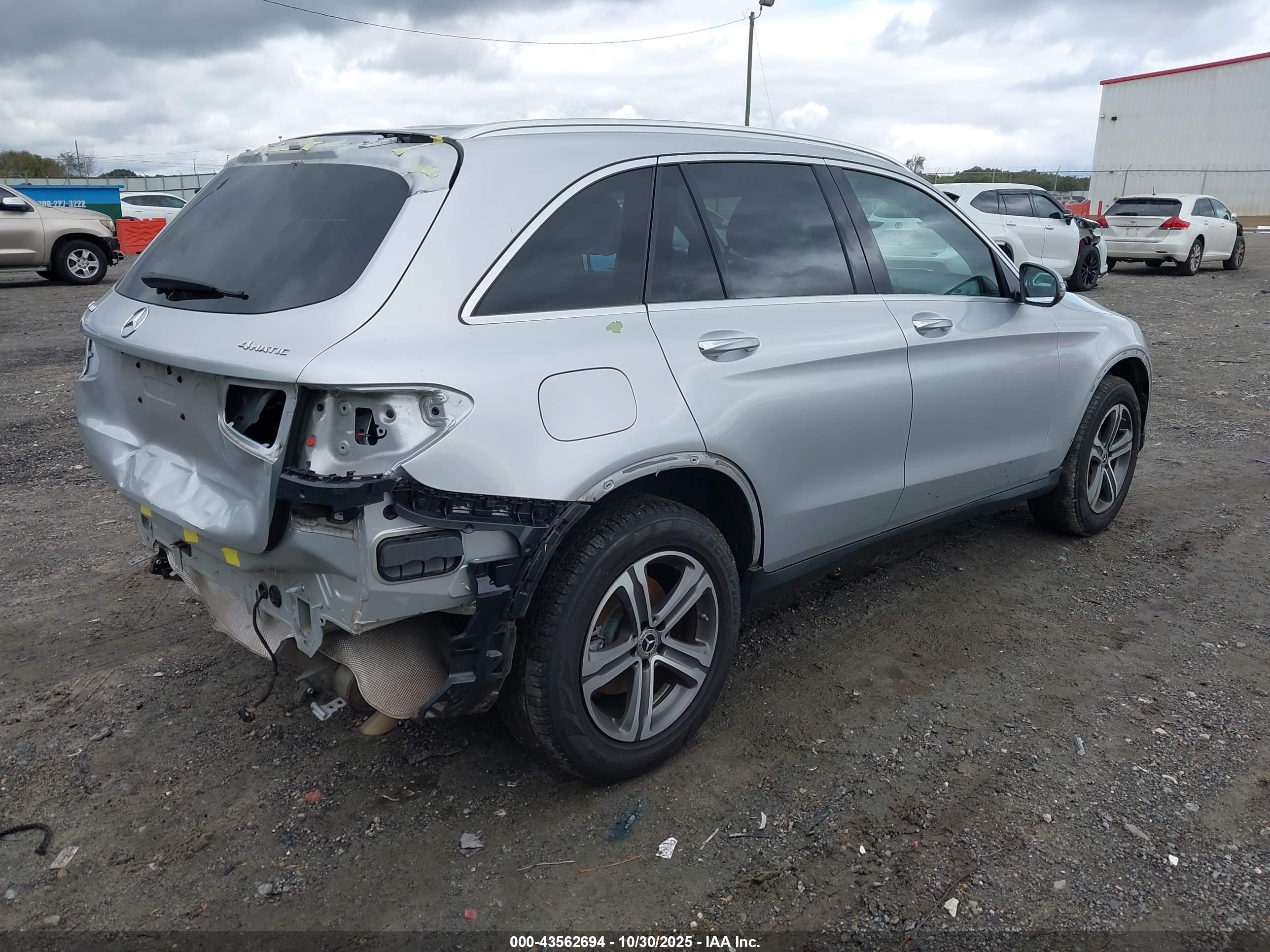 MERCEDES-BENZ GLC image 4