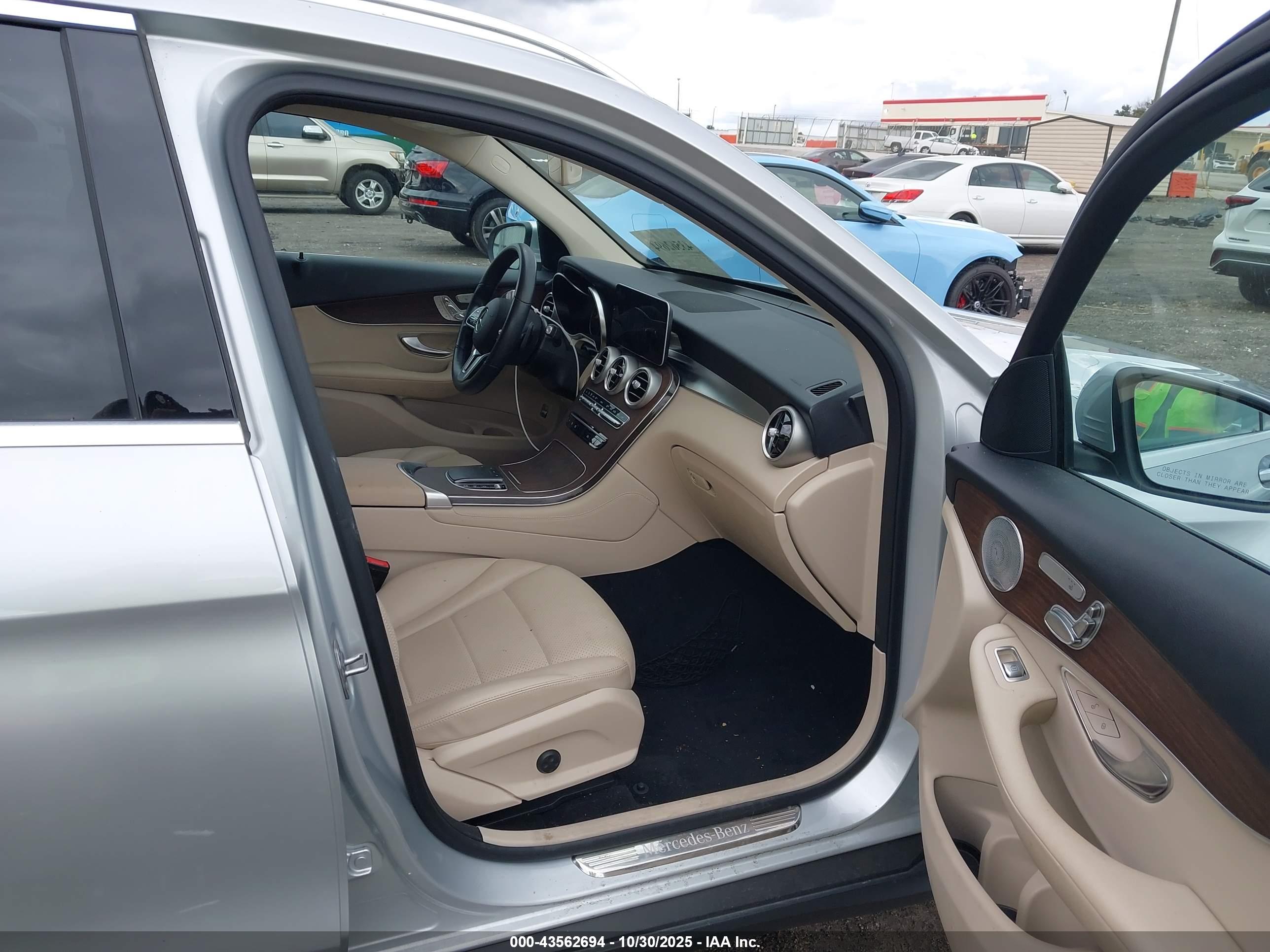 MERCEDES-BENZ GLC image 5