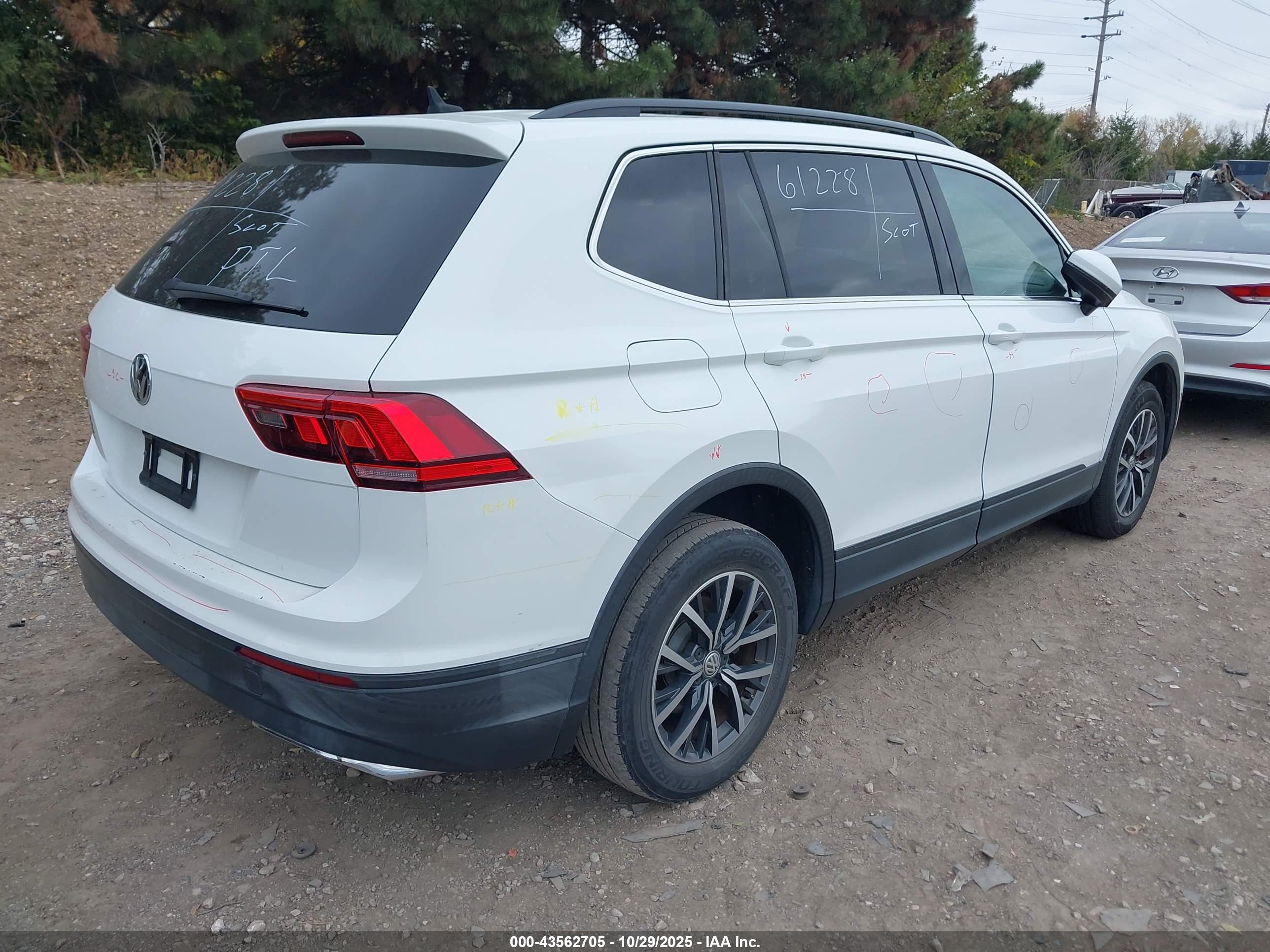 VOLKSWAGEN TIGUAN image 4