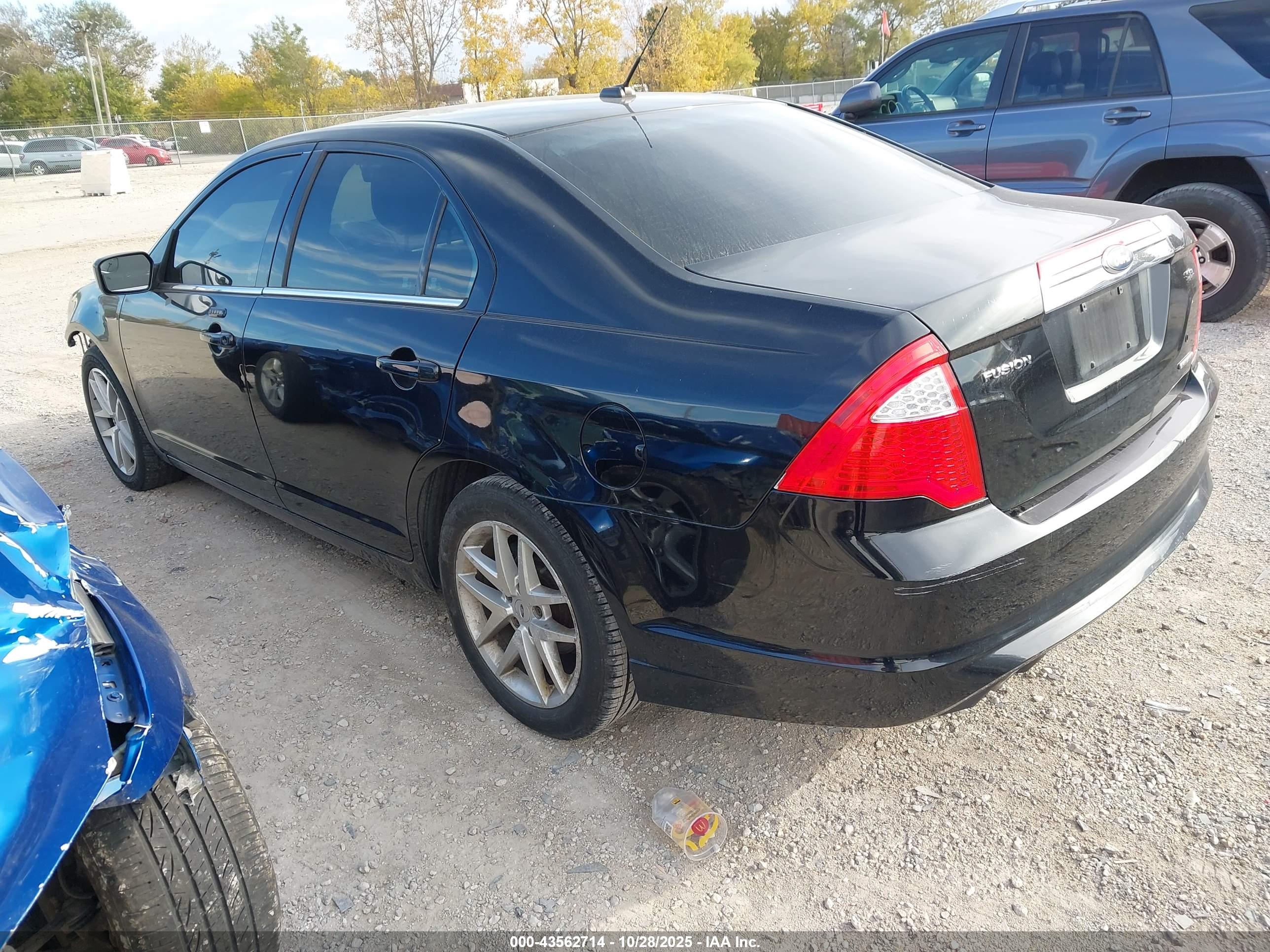 FORD FUSION image 3