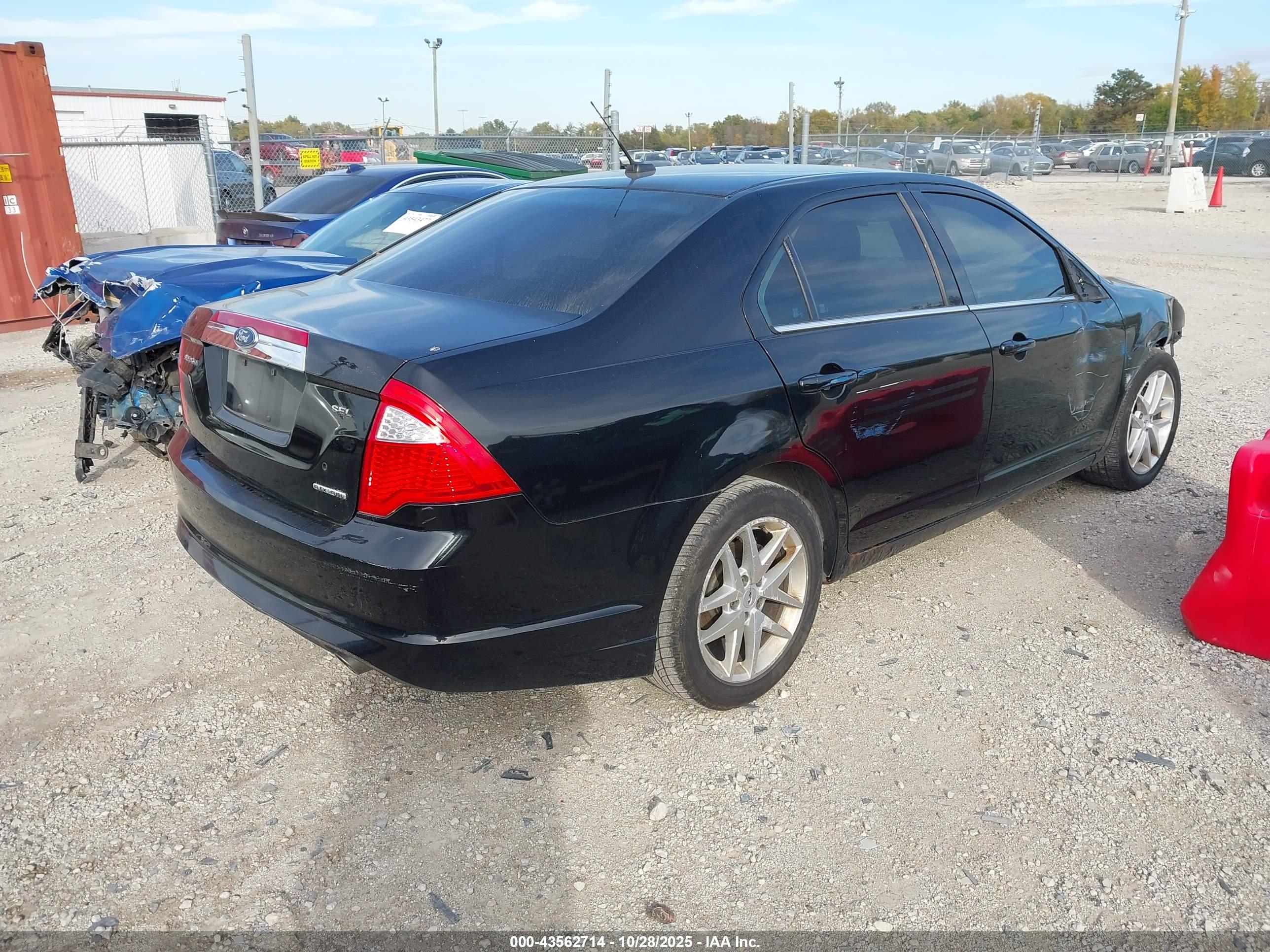 FORD FUSION image 4