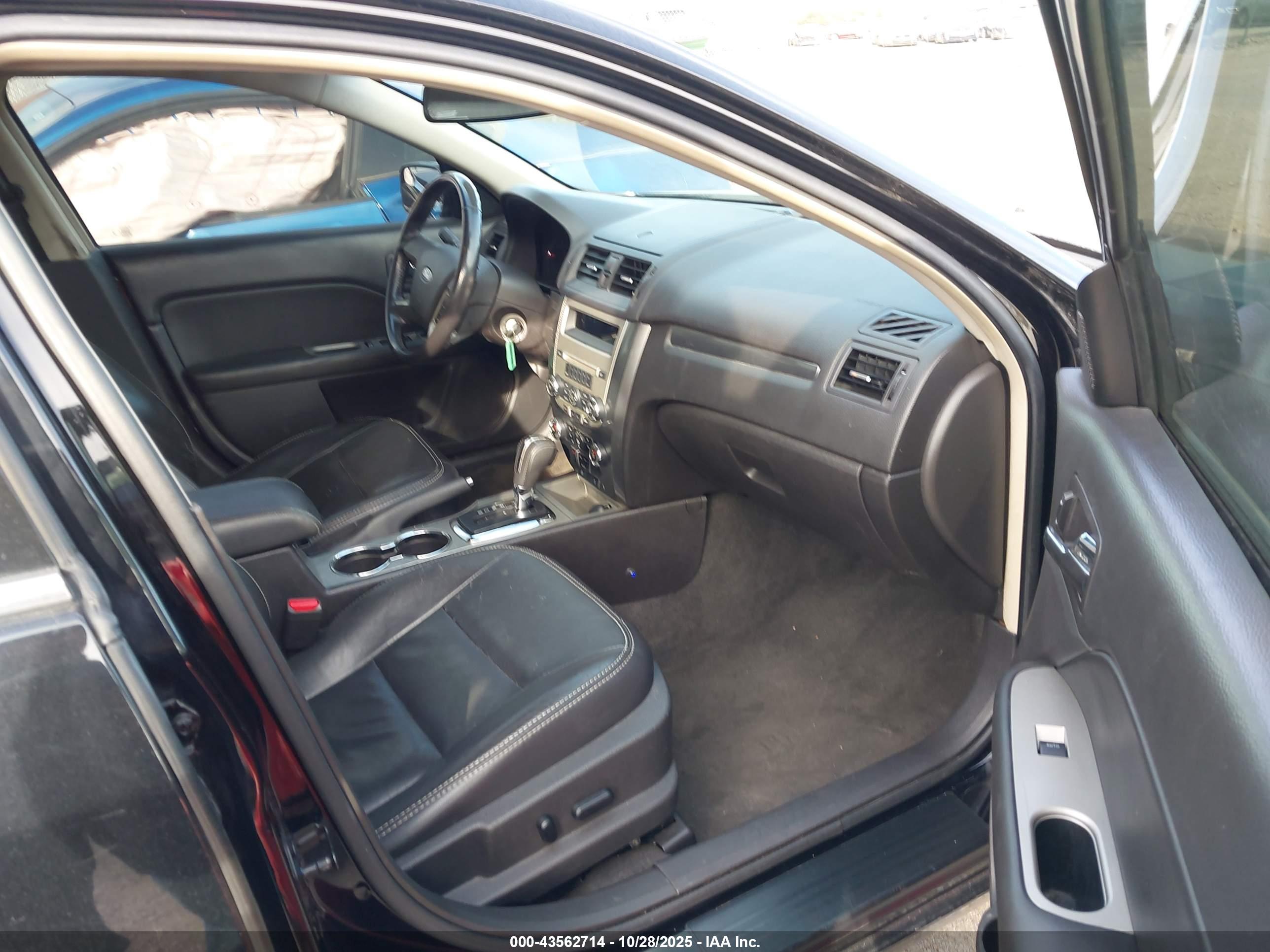 FORD FUSION image 5