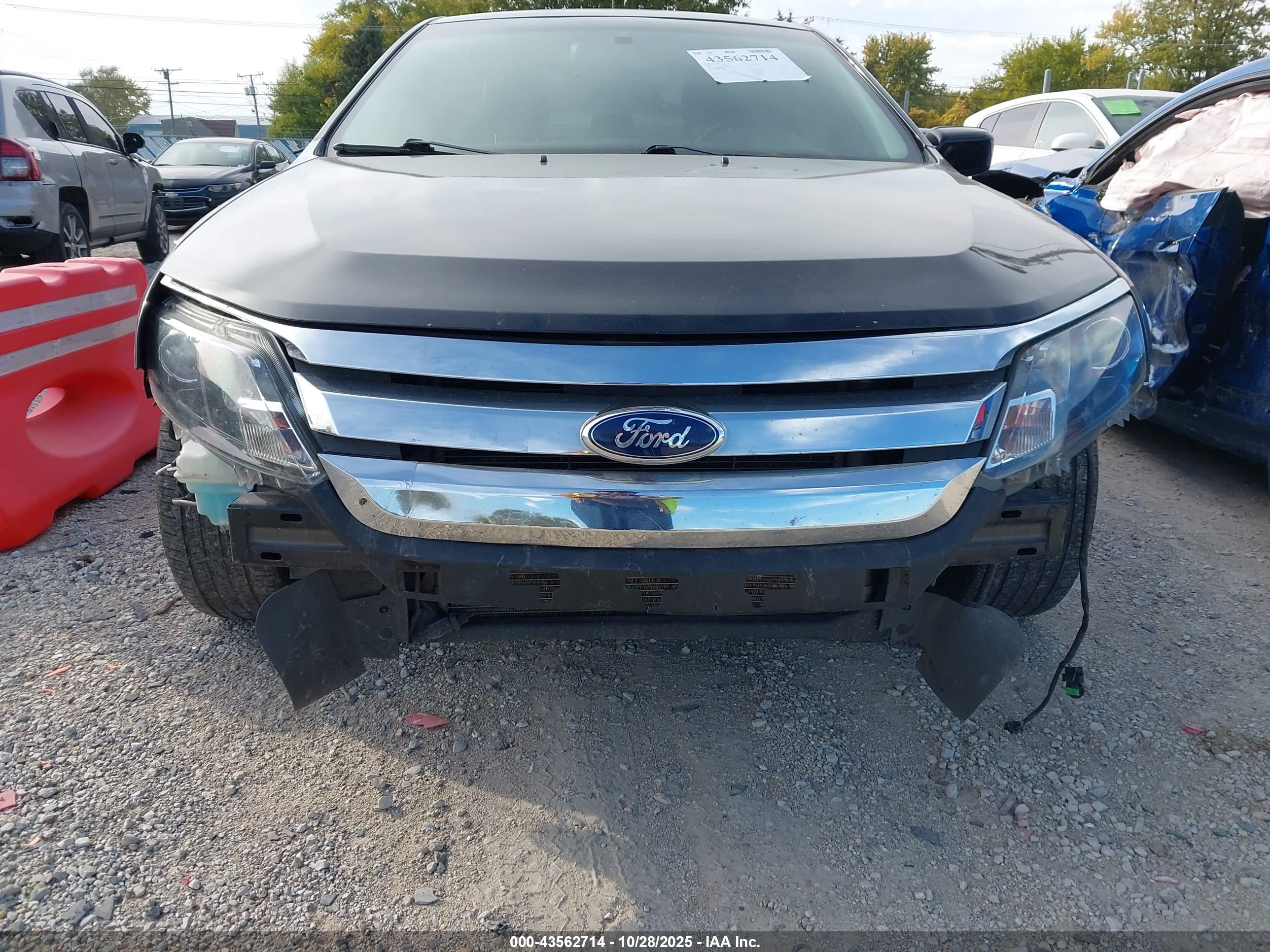 FORD FUSION image 6