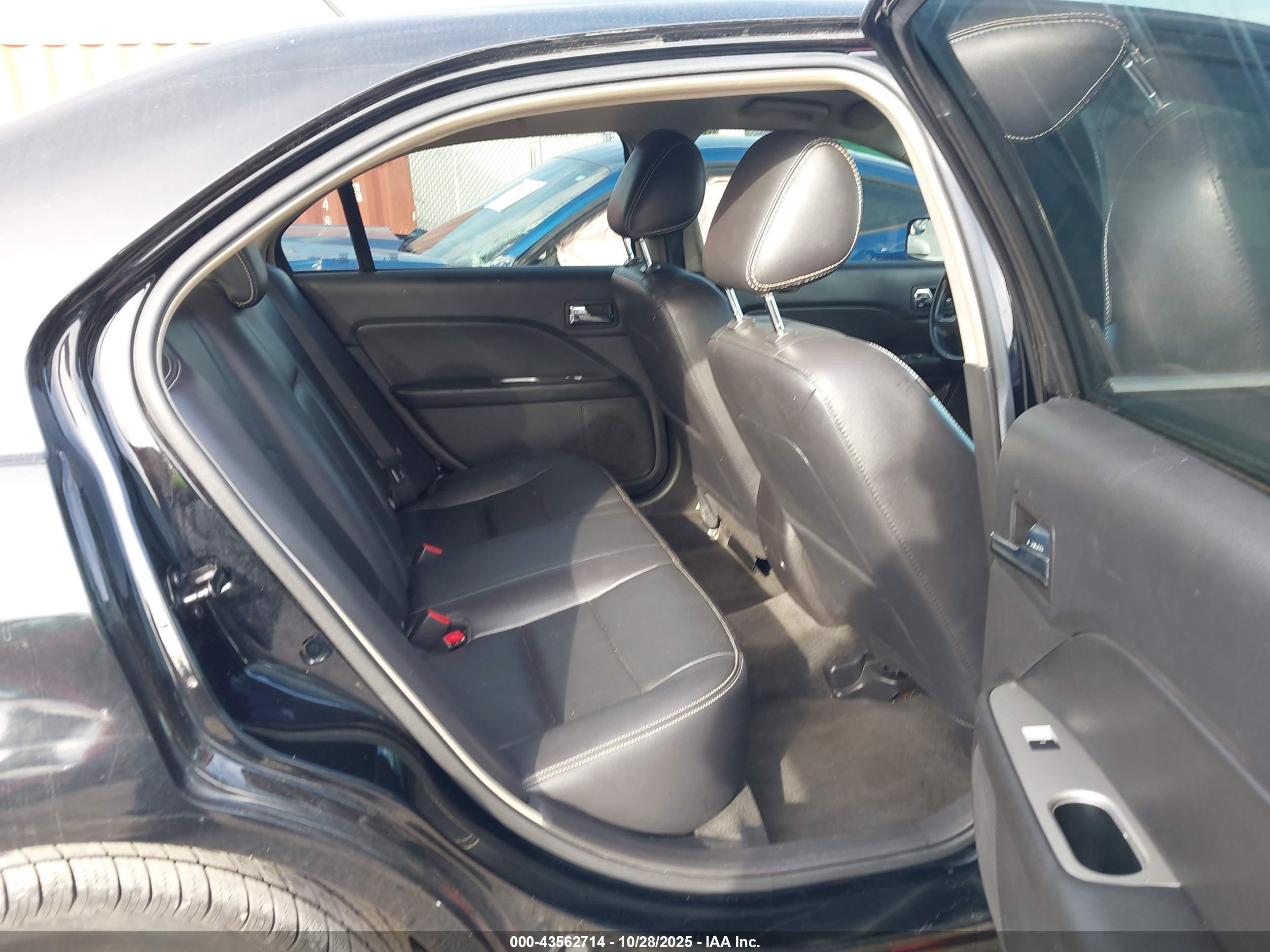 FORD FUSION image 8