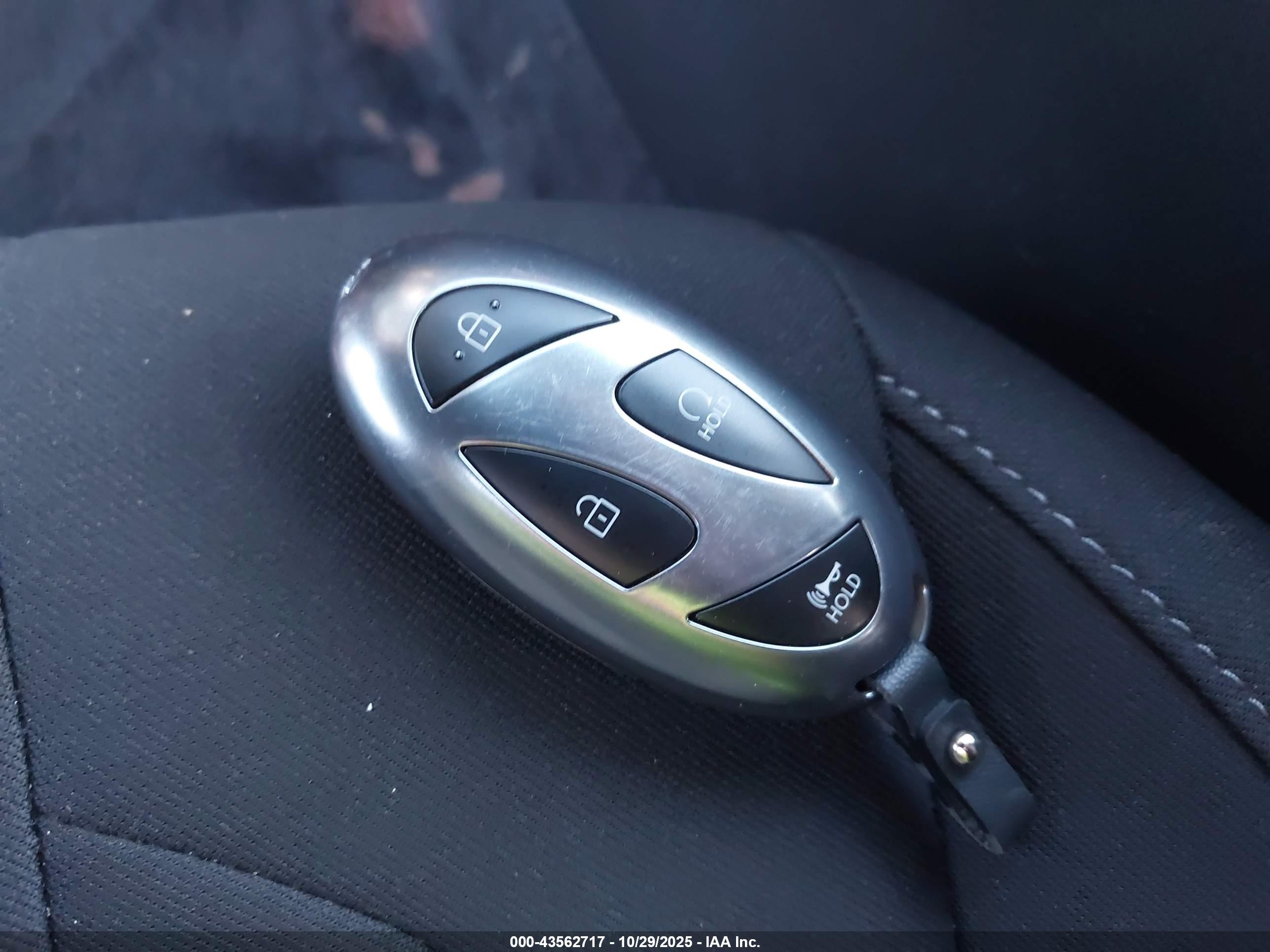 HYUNDAI ELANTRA image 11