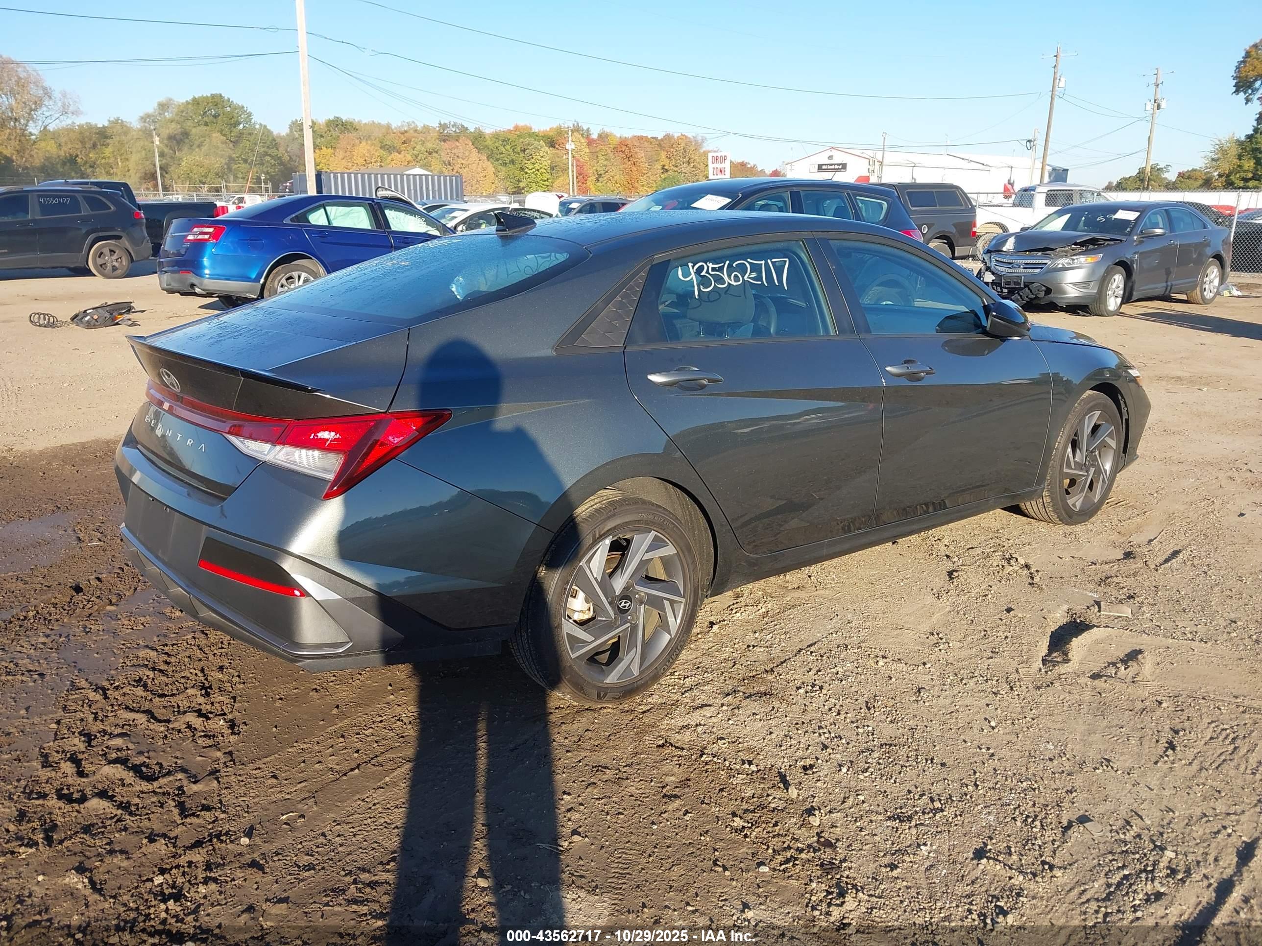 HYUNDAI ELANTRA image 4