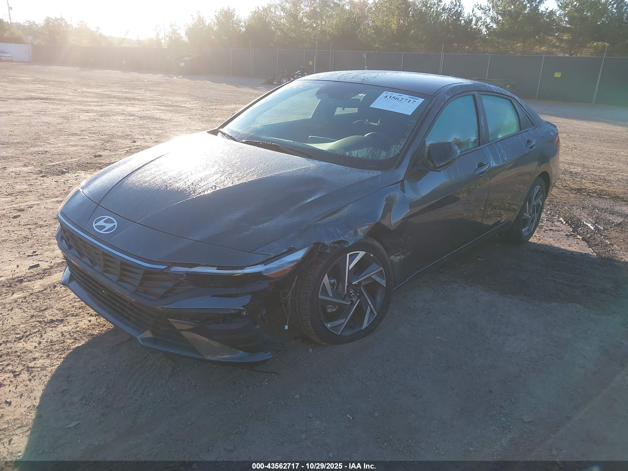 HYUNDAI ELANTRA image 6