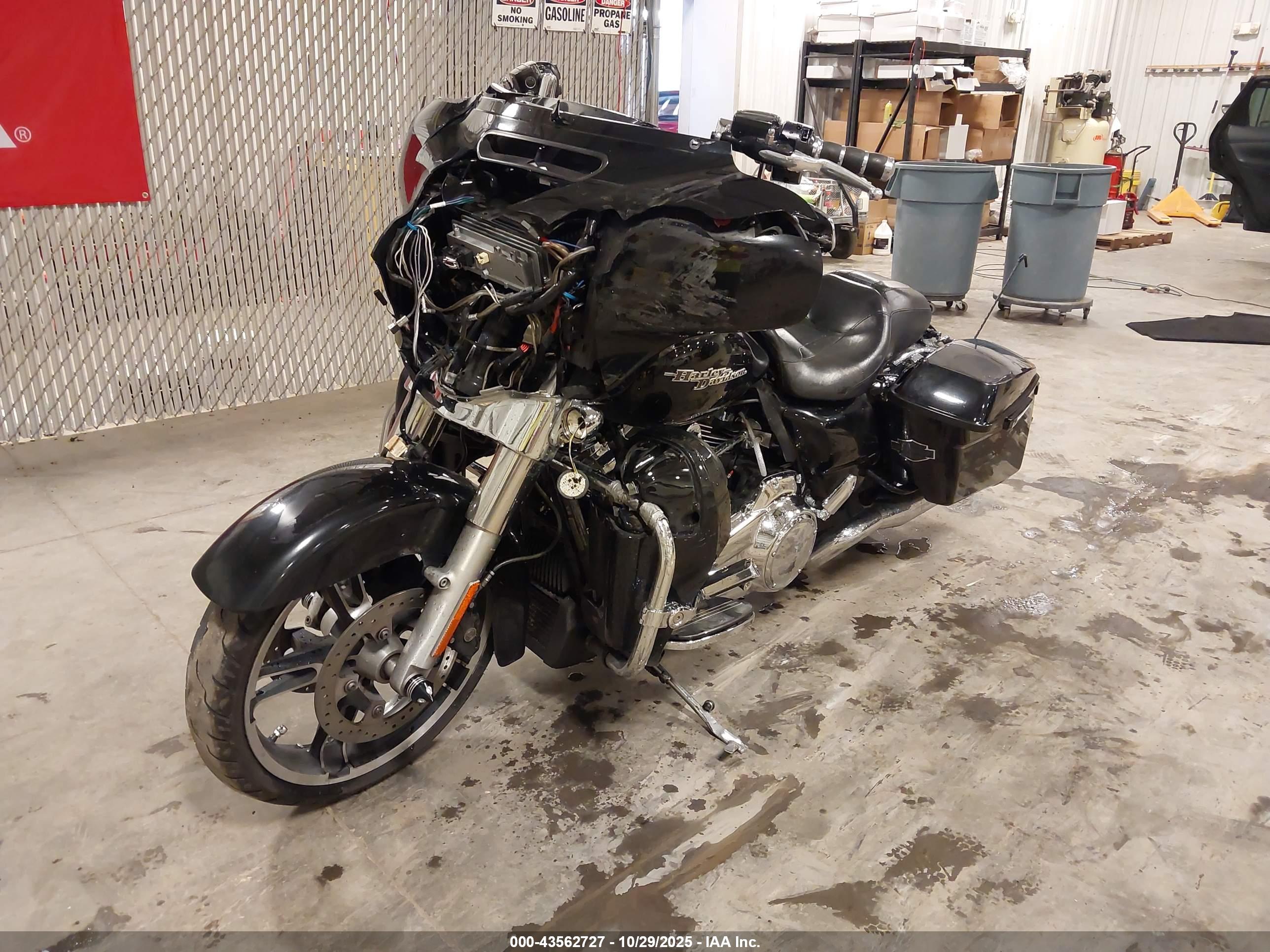 HARLEY-DAVIDSON FLHX image 2
