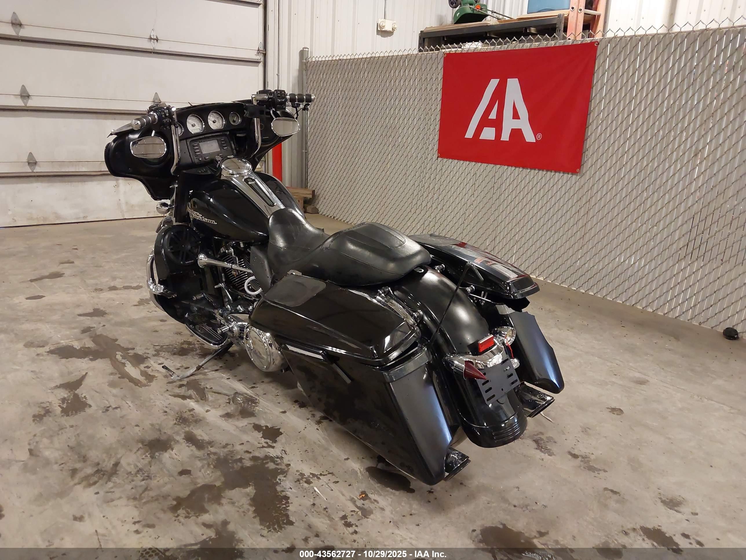 HARLEY-DAVIDSON FLHX image 3