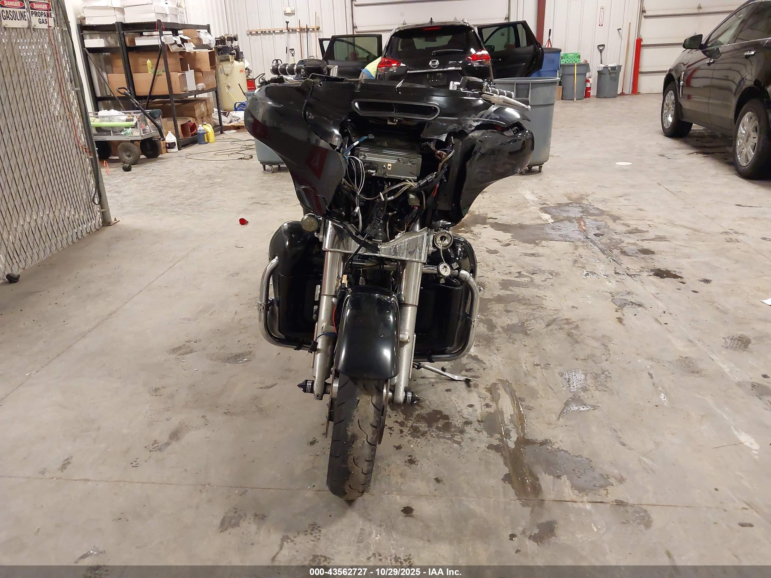 HARLEY-DAVIDSON FLHX image 5