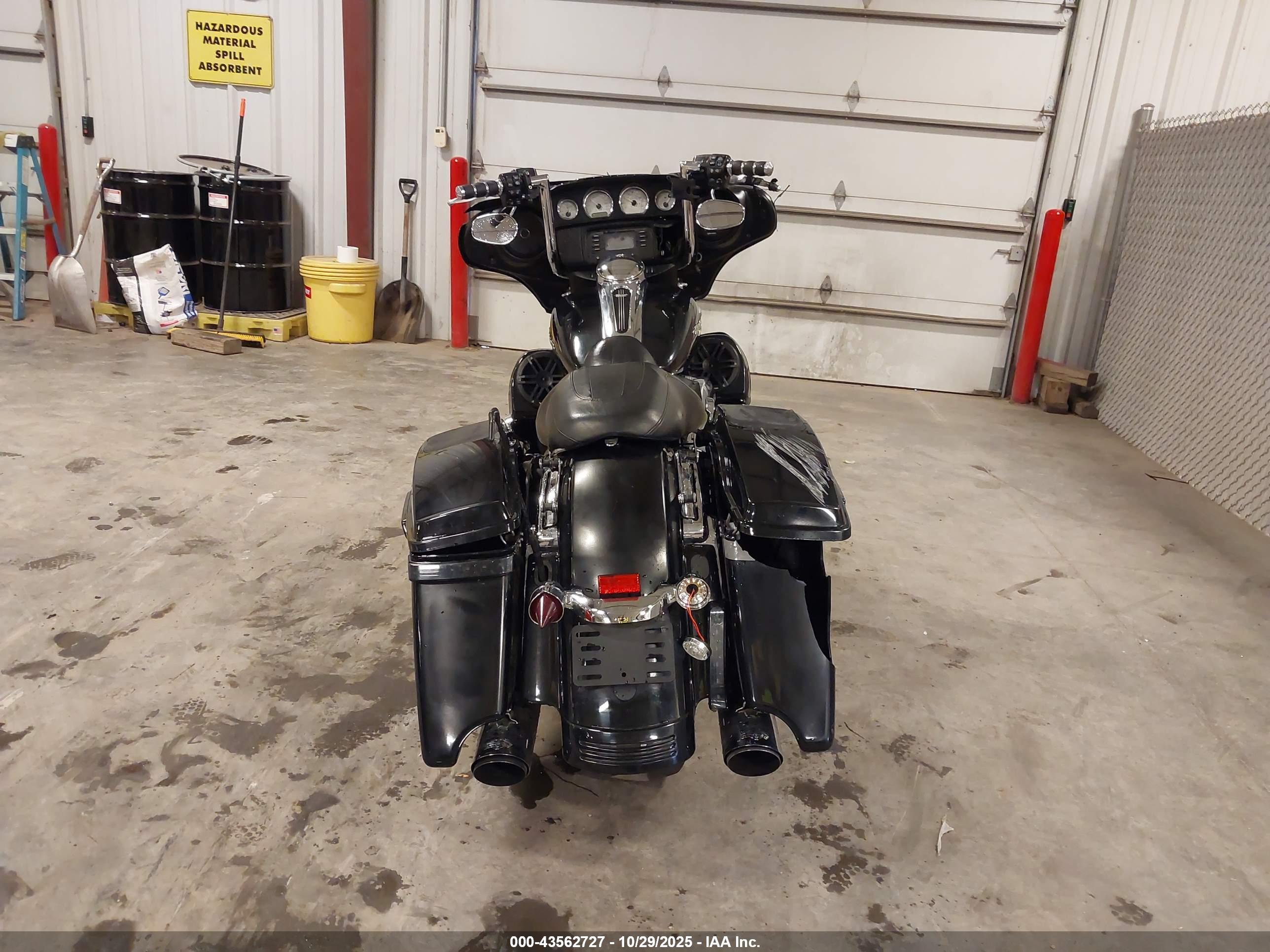 HARLEY-DAVIDSON FLHX image 6