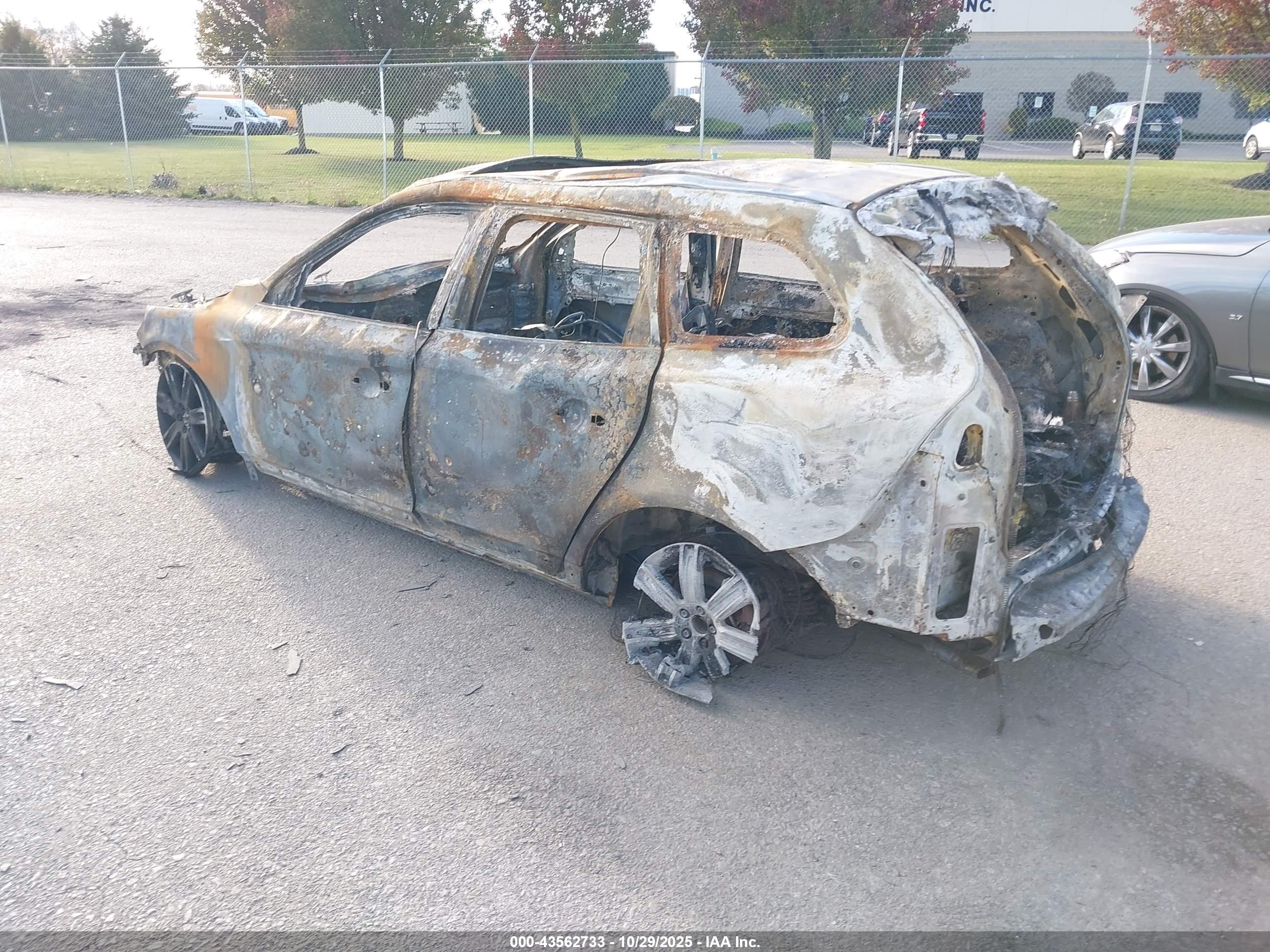 VOLVO XC60 image 3