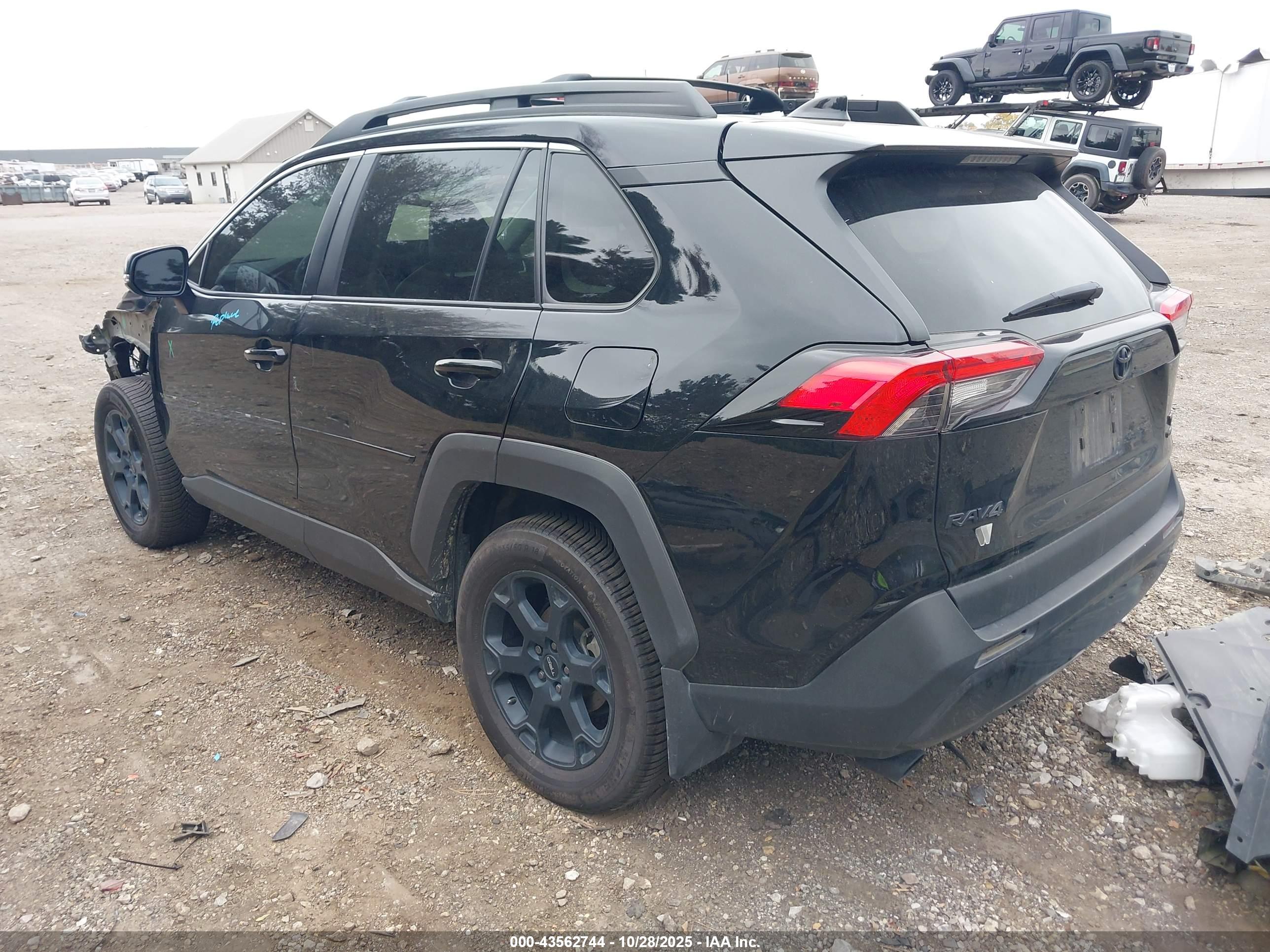 TOYOTA RAV4 image 3