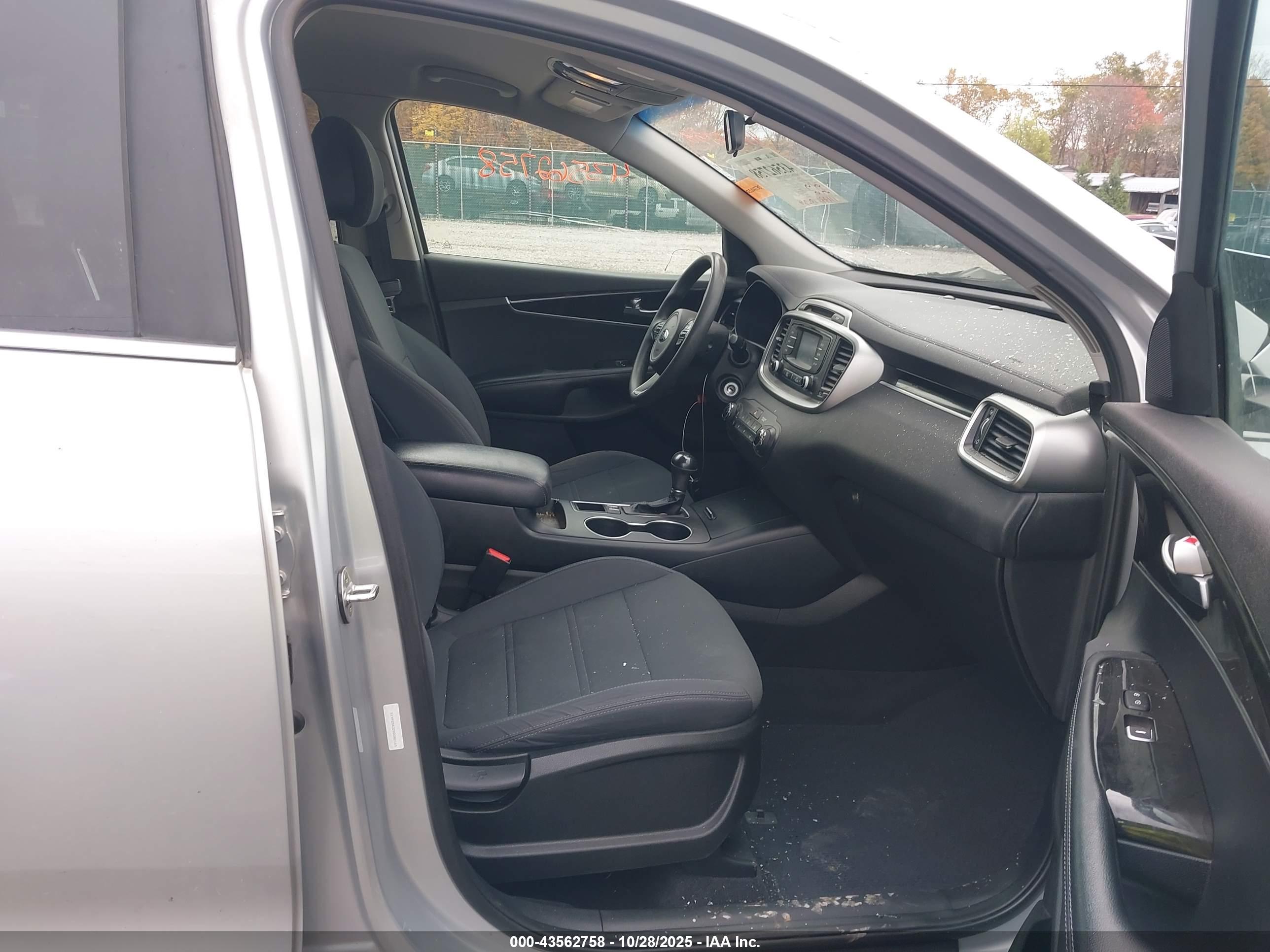 KIA SORENTO image 5