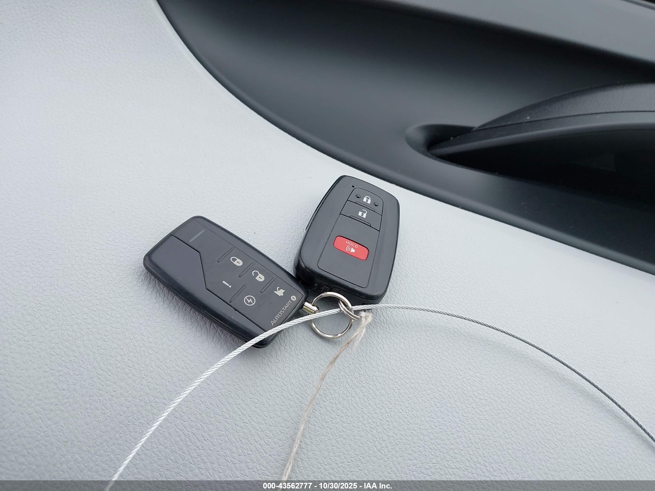 TOYOTA PRIUS image 11