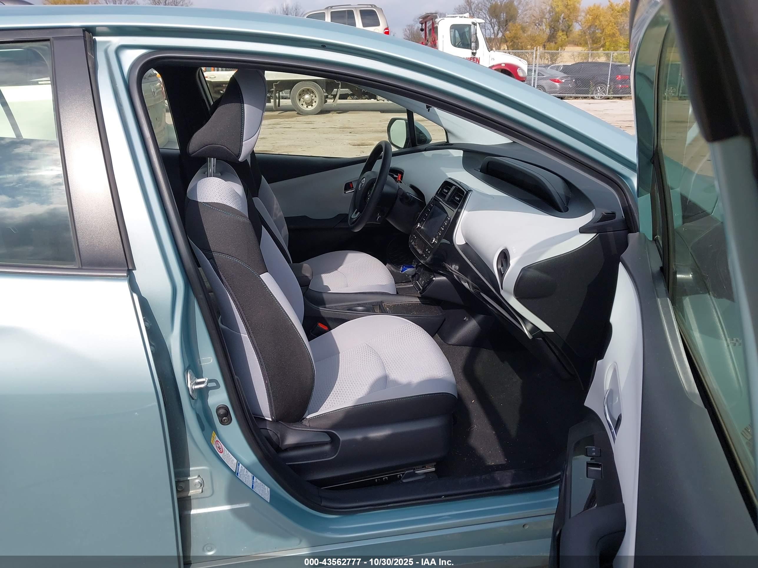 TOYOTA PRIUS image 5
