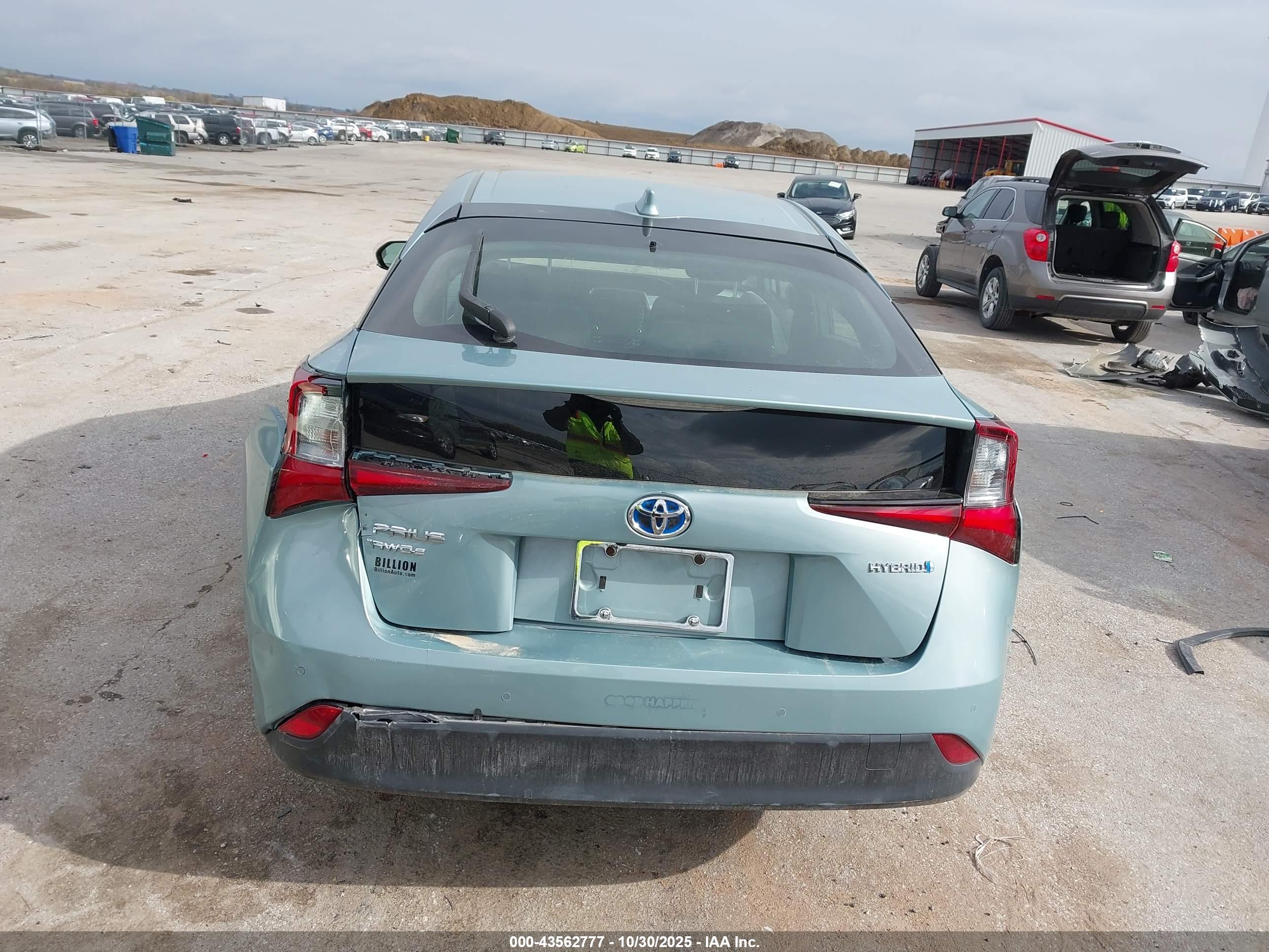 TOYOTA PRIUS image 6