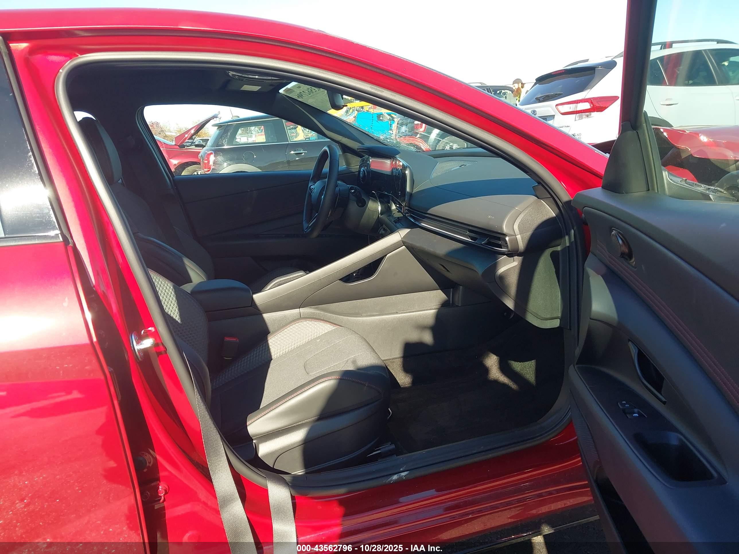 HYUNDAI ELANTRA image 5